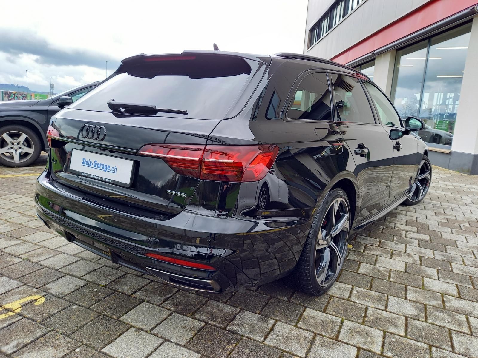 AUDI A4 Avant 40 TDI S line quattro S-tronic-image-1
