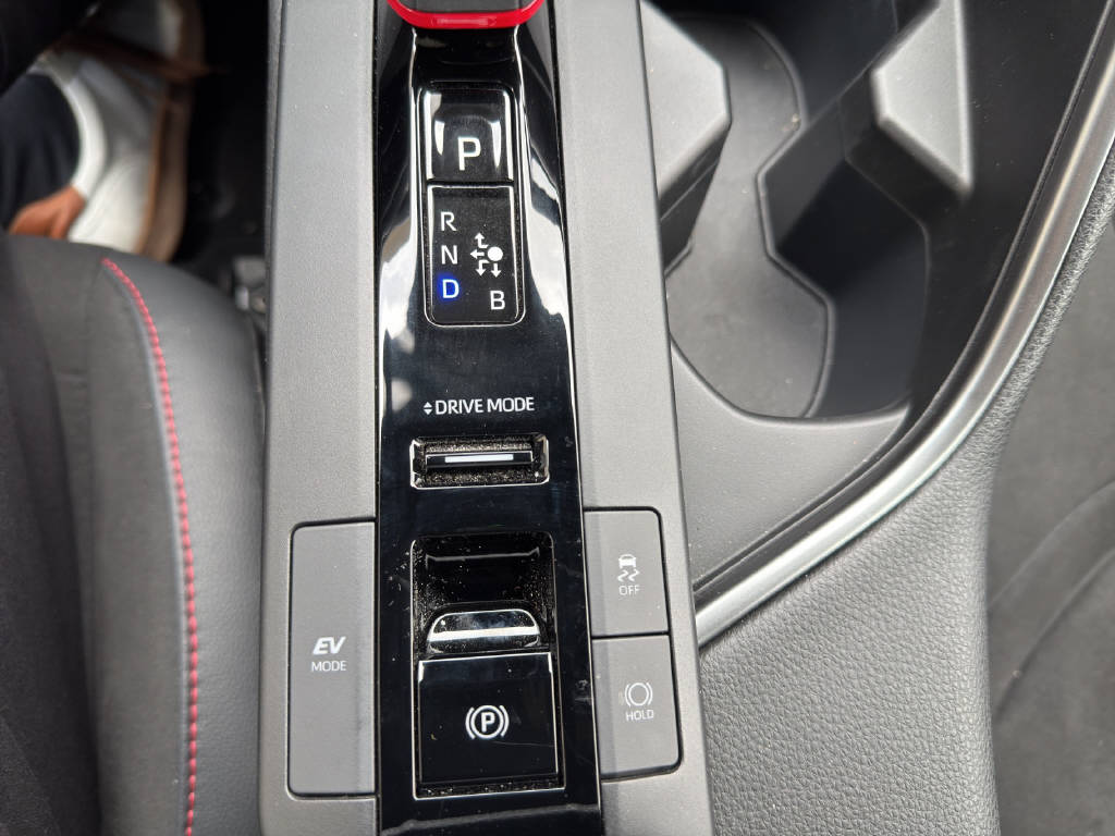 TOYOTA C-HR 2.0 HEV GR Sport 4x4-image-13