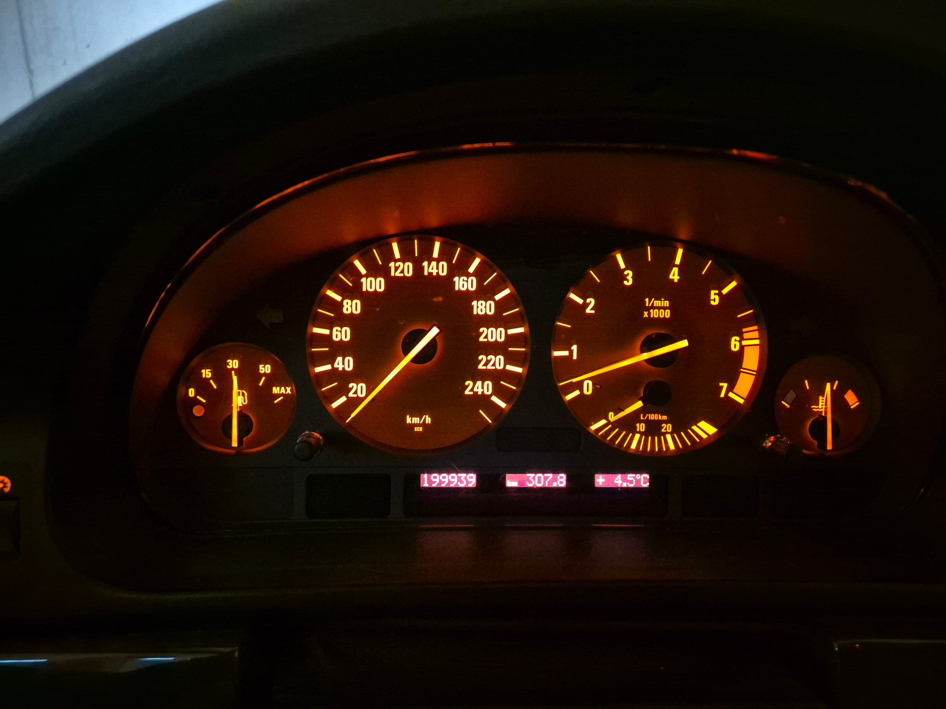 BMW 535i-image-7