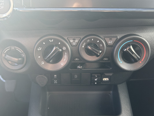 TOYOTA Hilux 2.8d Comf. DC 4x4-image-12
