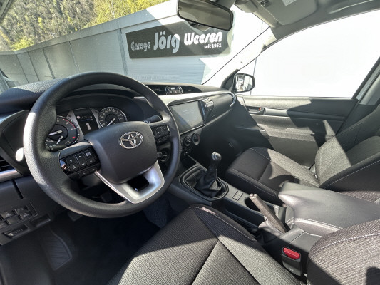 TOYOTA Hilux 2.8d Comf. DC 4x4-image-8