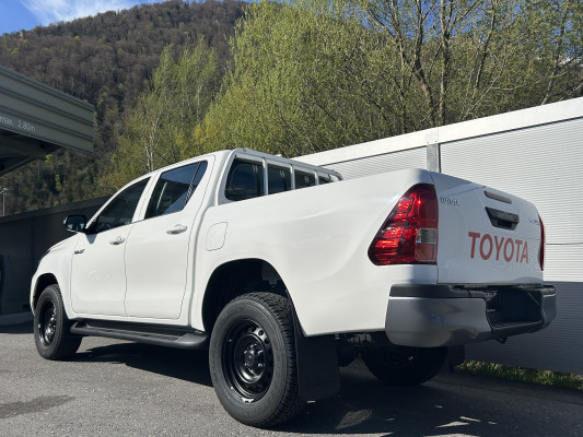 TOYOTA Hilux 2.8d Comf. DC 4x4-image-3