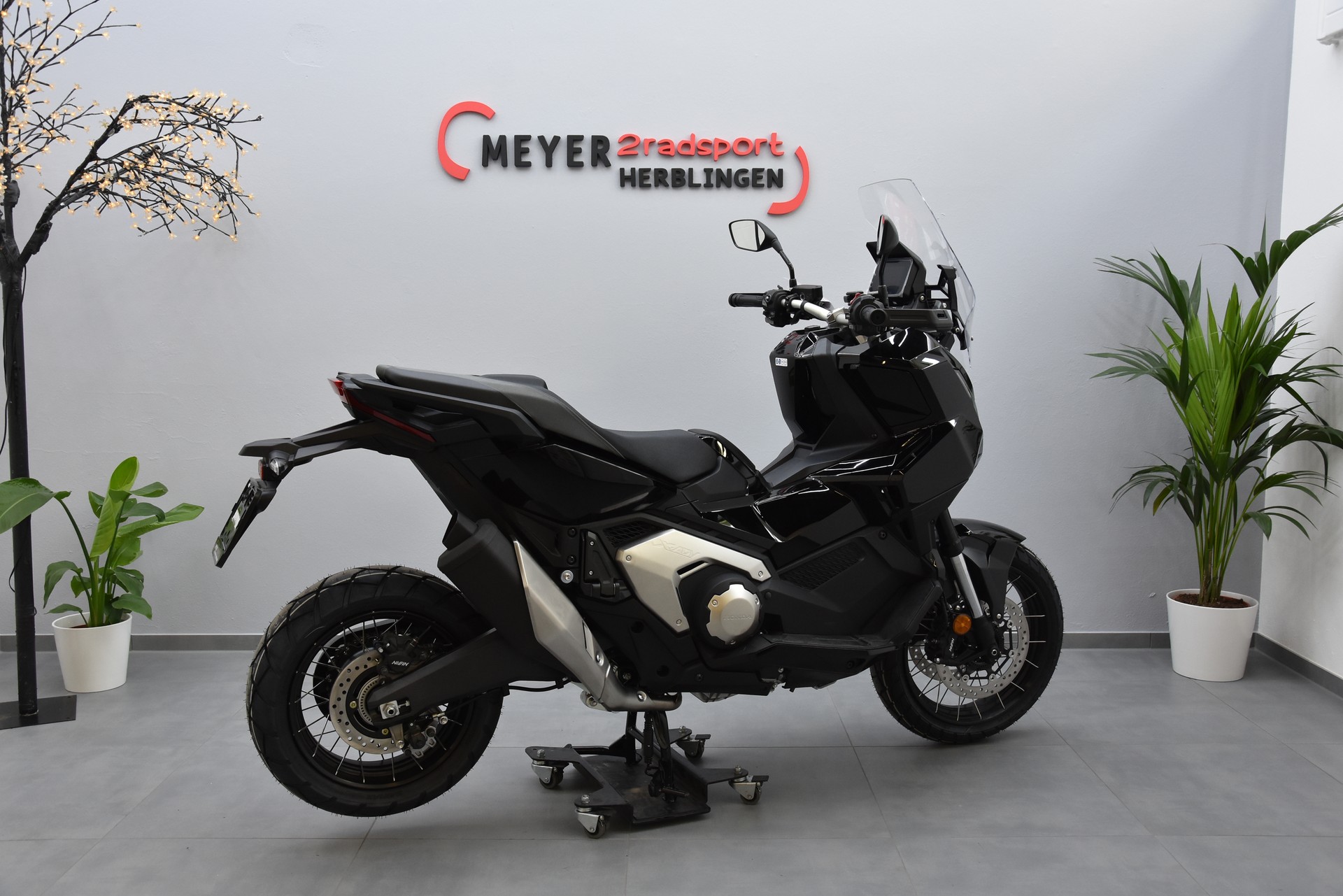 HONDA X-ADV 750-image-5