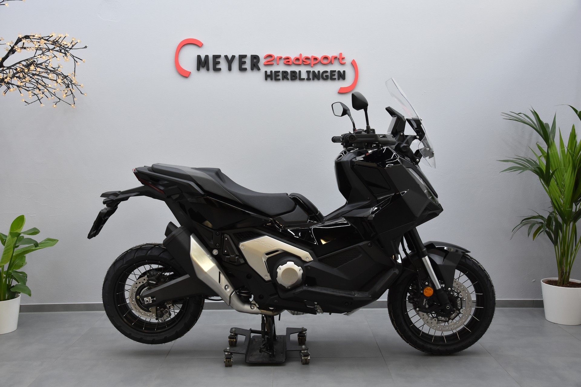 HONDA X-ADV 750-showroom-element-1