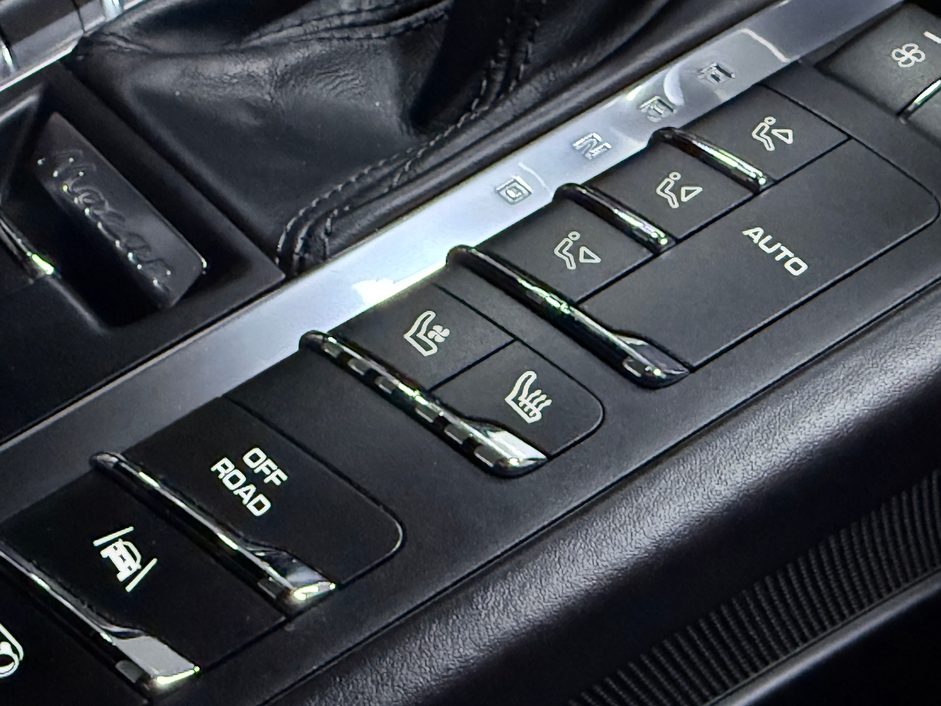 PORSCHE Macan GTS PDK / CH Fahrzeug / Vollausstattung-image-16