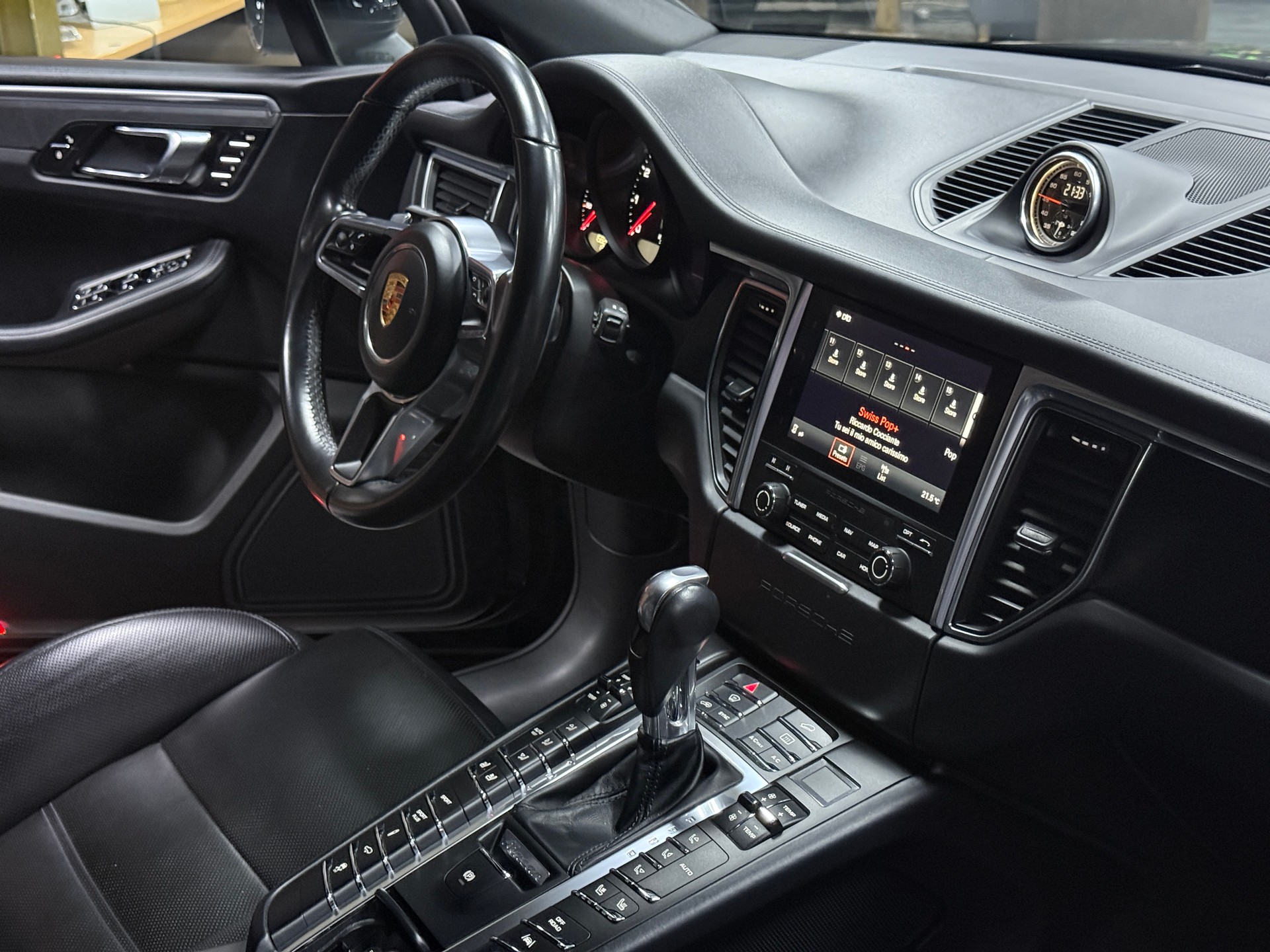 PORSCHE Macan GTS PDK / CH Fahrzeug / Vollausstattung-image-17