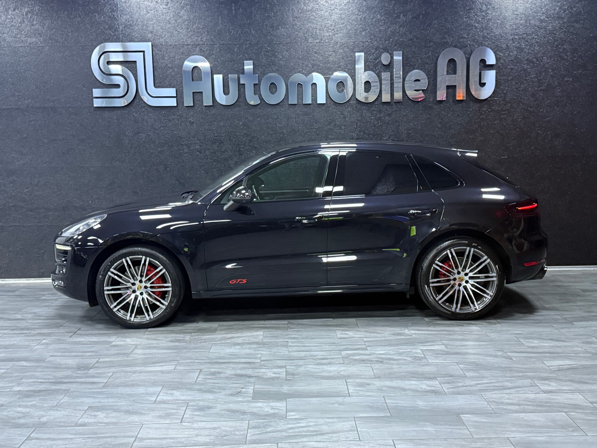 PORSCHE Macan GTS PDK / CH Fahrzeug / Vollausstattung-showroom-element-3