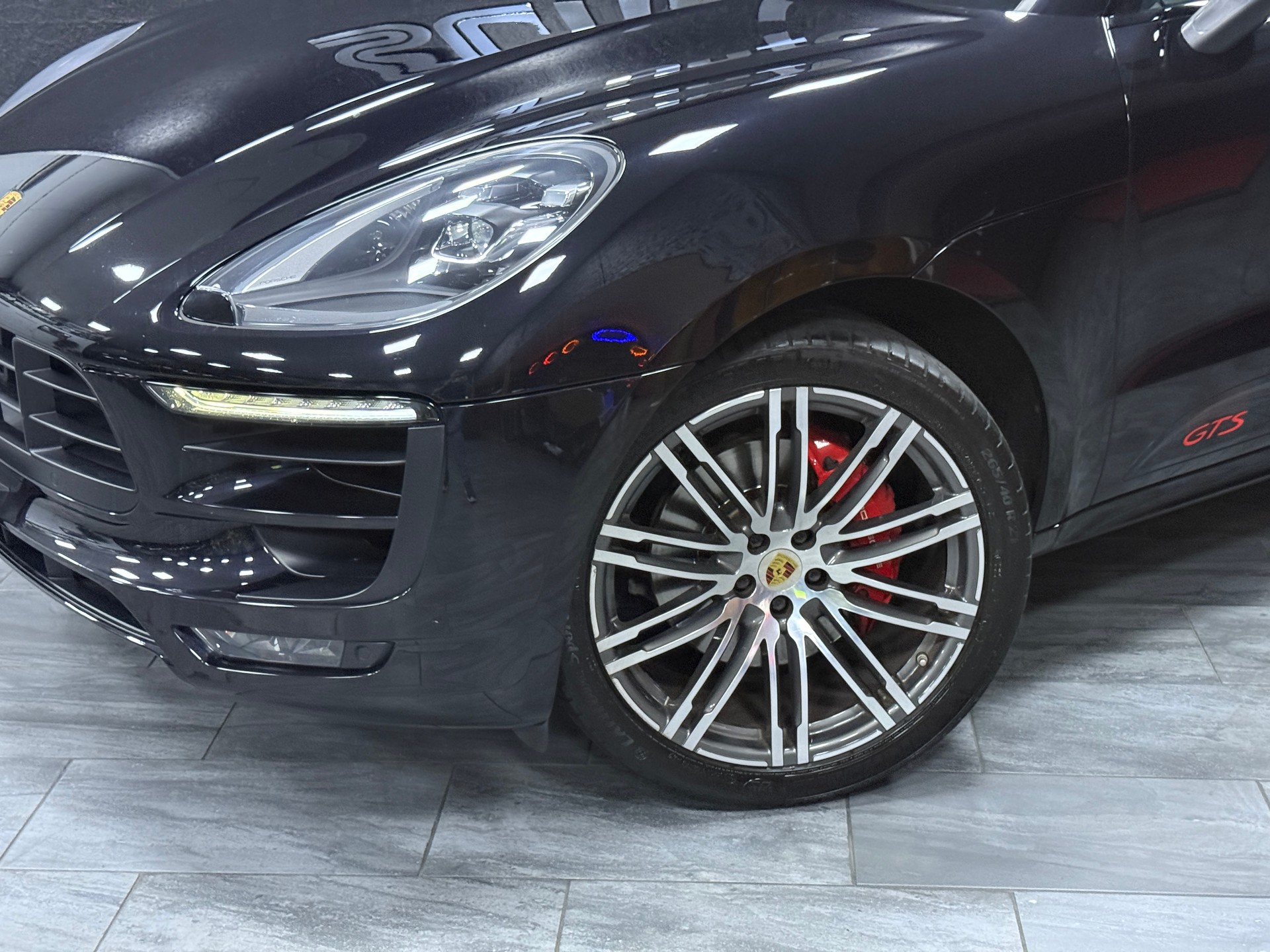PORSCHE Macan GTS PDK / CH Fahrzeug / Vollausstattung-showroom-element-1
