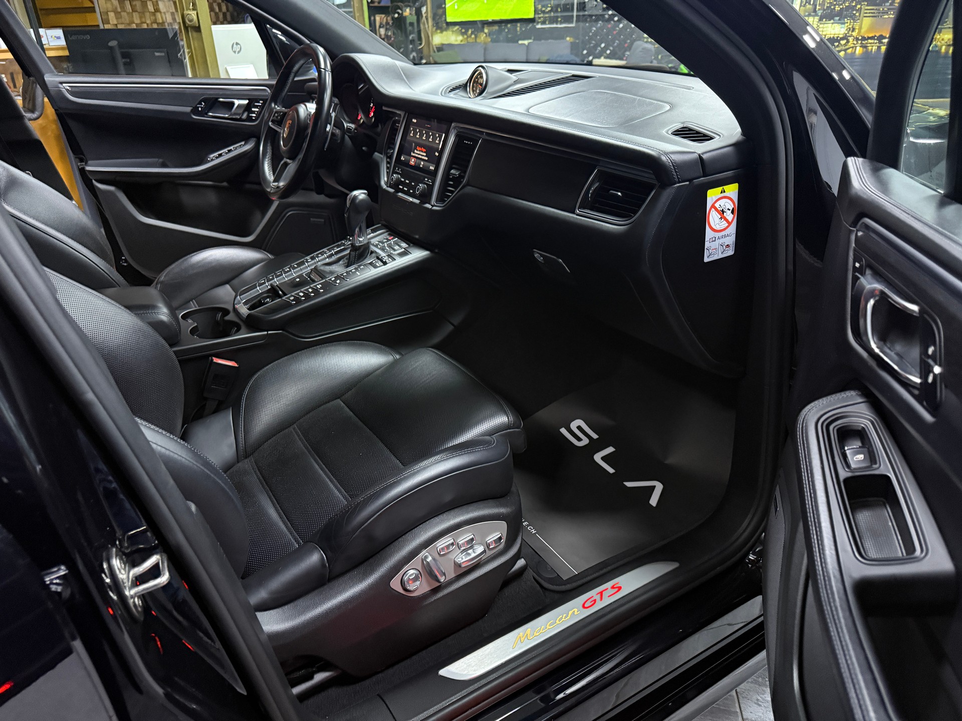 PORSCHE Macan GTS PDK / CH Fahrzeug / Vollausstattung-image-11