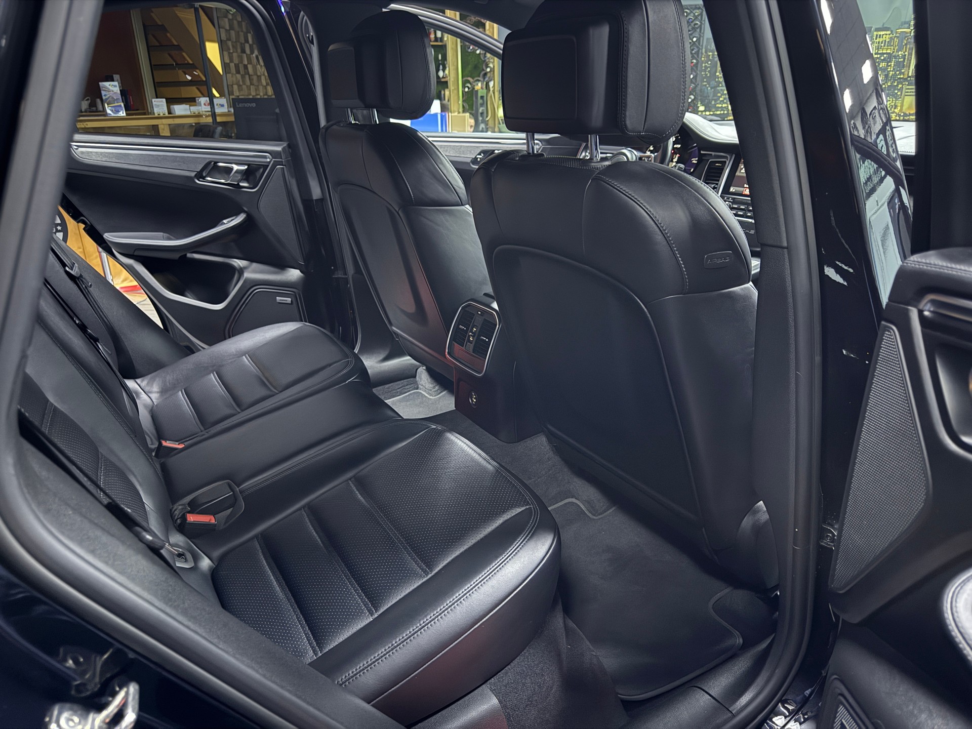 PORSCHE Macan GTS PDK / CH Fahrzeug / Vollausstattung-image-19