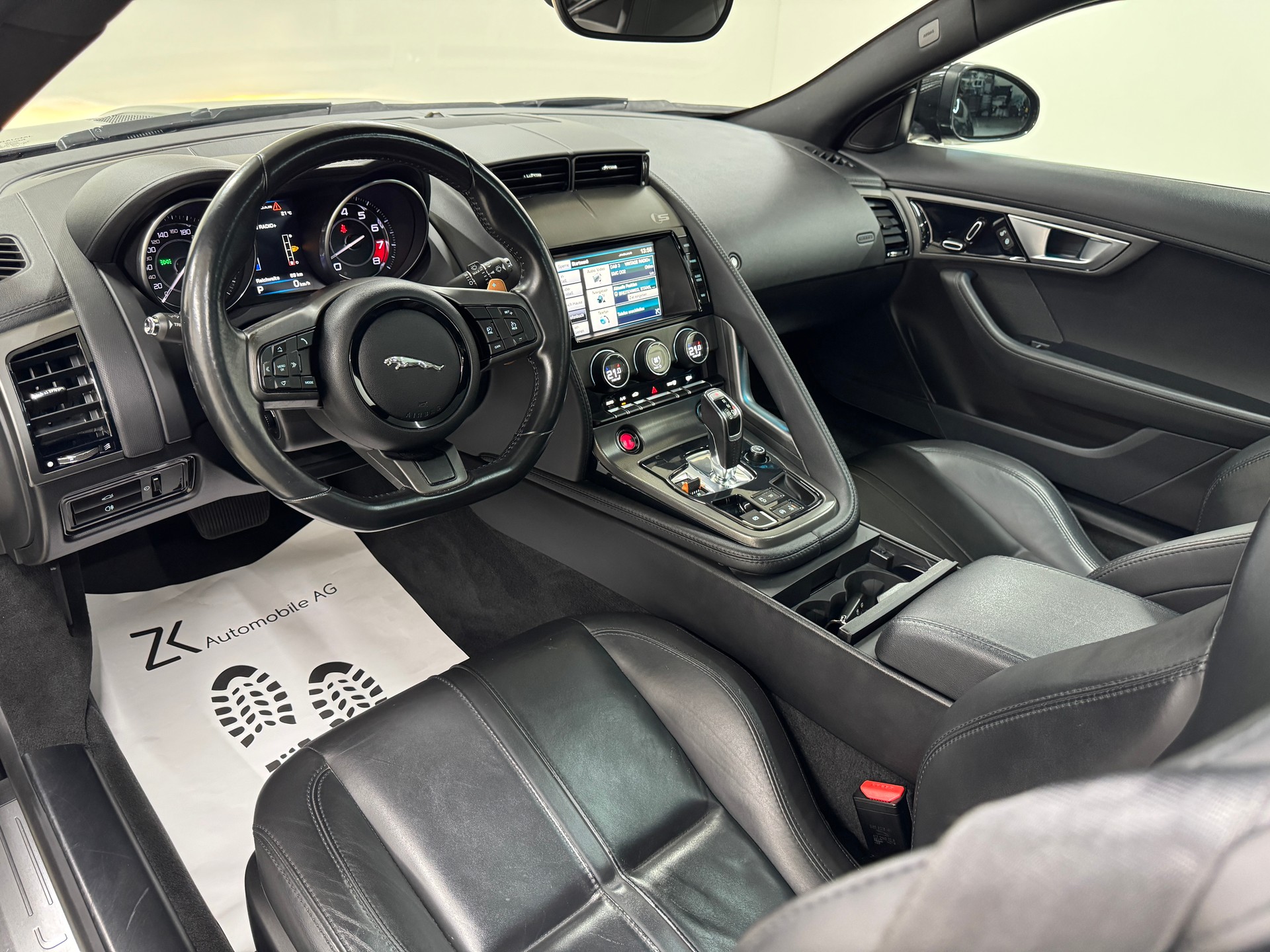 JAGUAR F-Type Coupé S 3.0 V6 380PS Ultimate Black S/C ( Motorschaden )-image-6