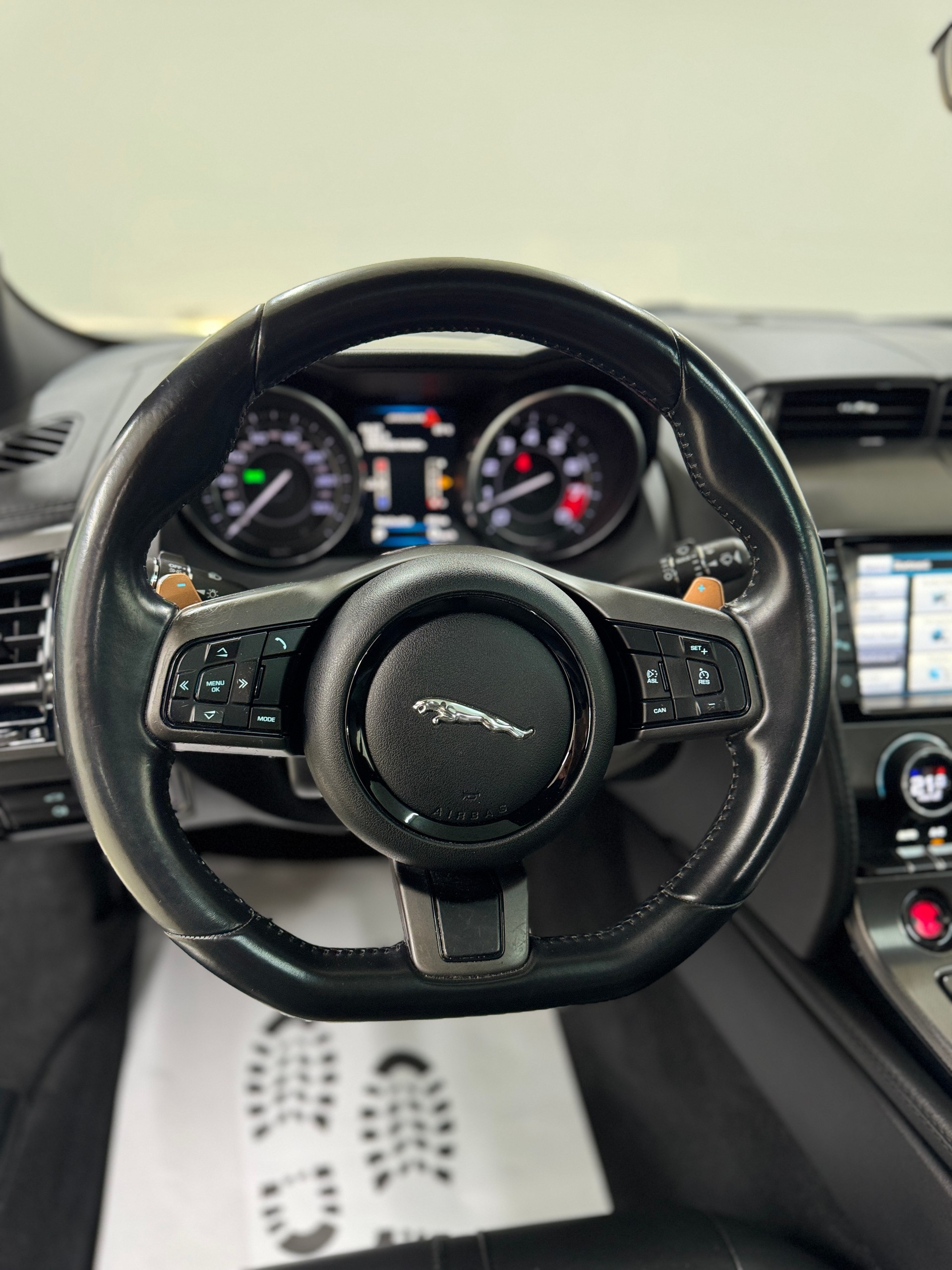 JAGUAR F-Type Coupé S 3.0 V6 380PS Ultimate Black S/C ( Motorschaden )-image-13