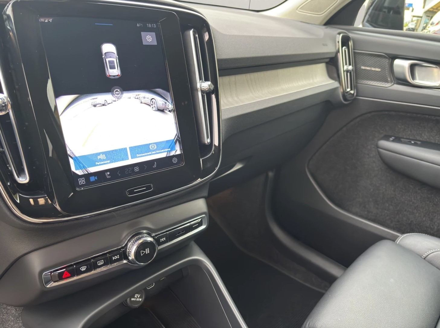 VOLVO XC40 2.0 B4 MH Plus Dark-image-8