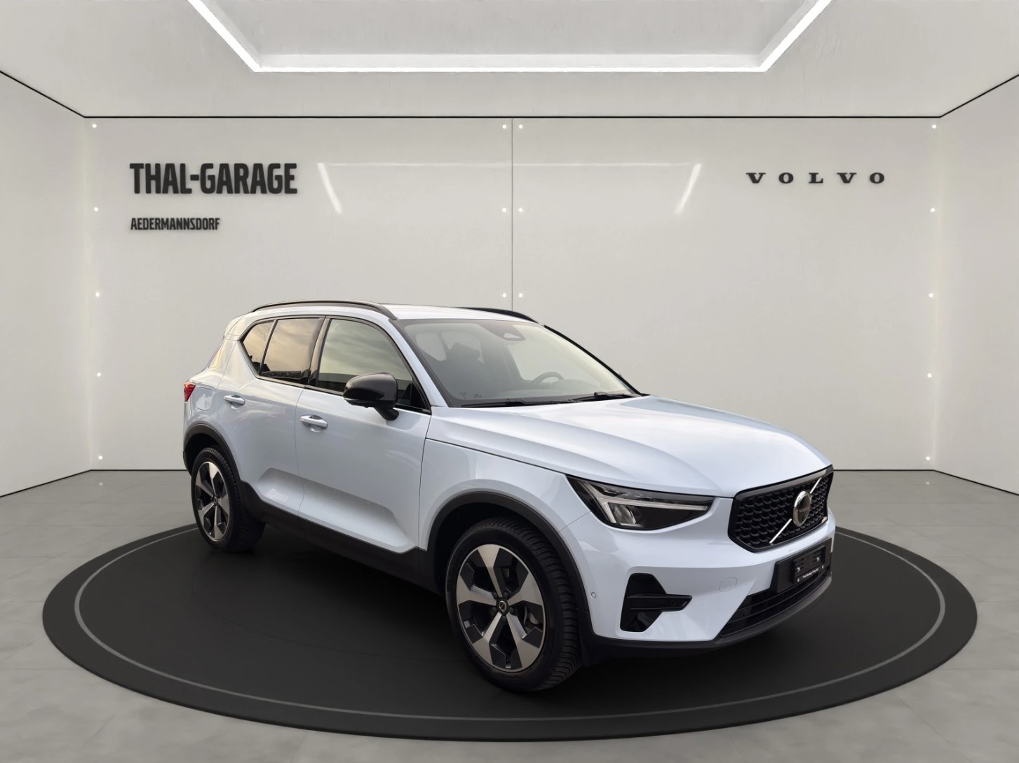 VOLVO XC40 2.0 B4 MH Plus Dark-image-2
