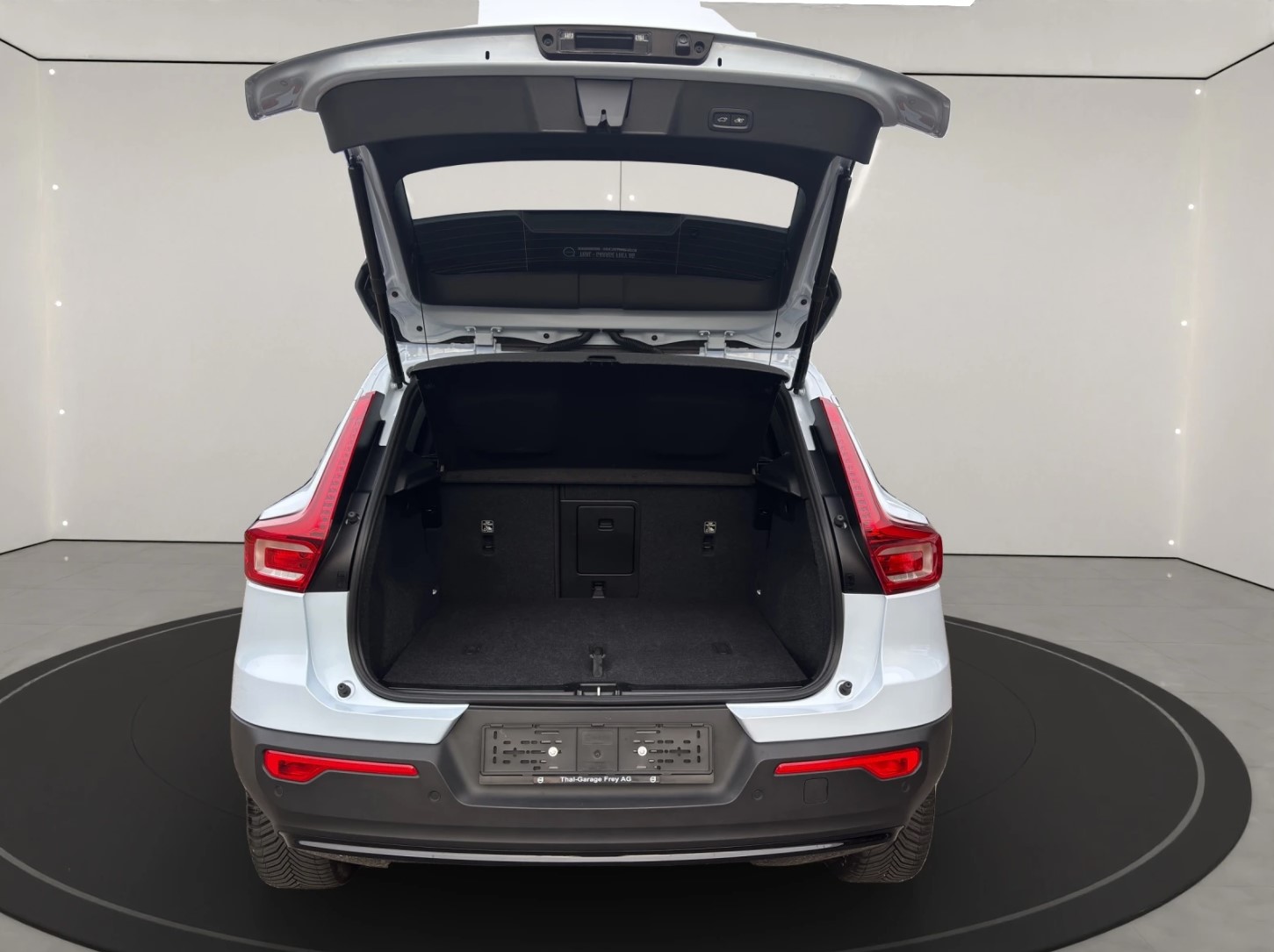 VOLVO XC40 2.0 B4 MH Plus Dark-image-3