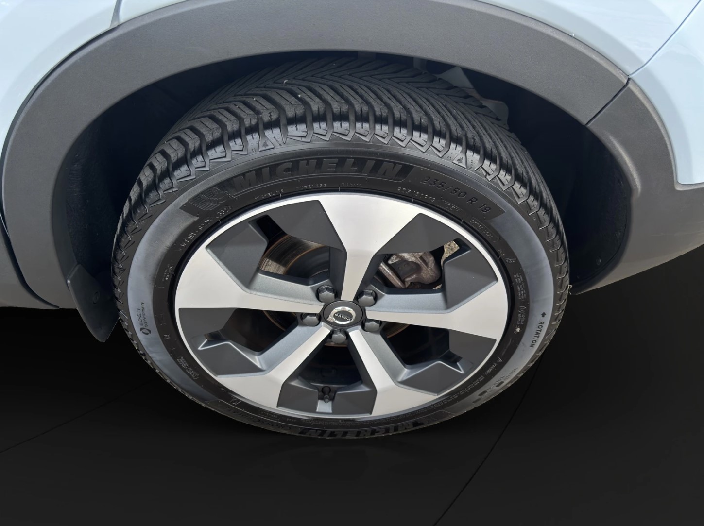 VOLVO XC40 2.0 B4 MH Plus Dark-image-5