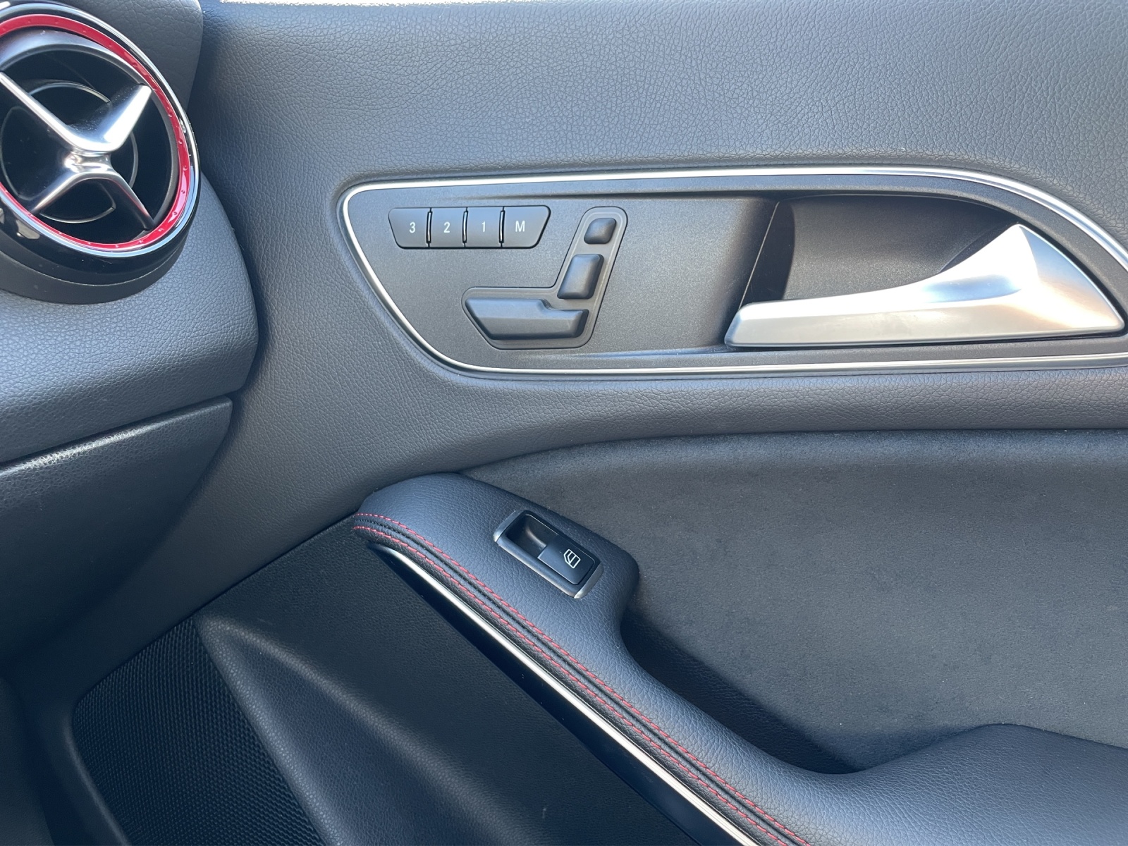 MERCEDES-BENZ CLA 45 AMG 4Matic Speedshift-image-18