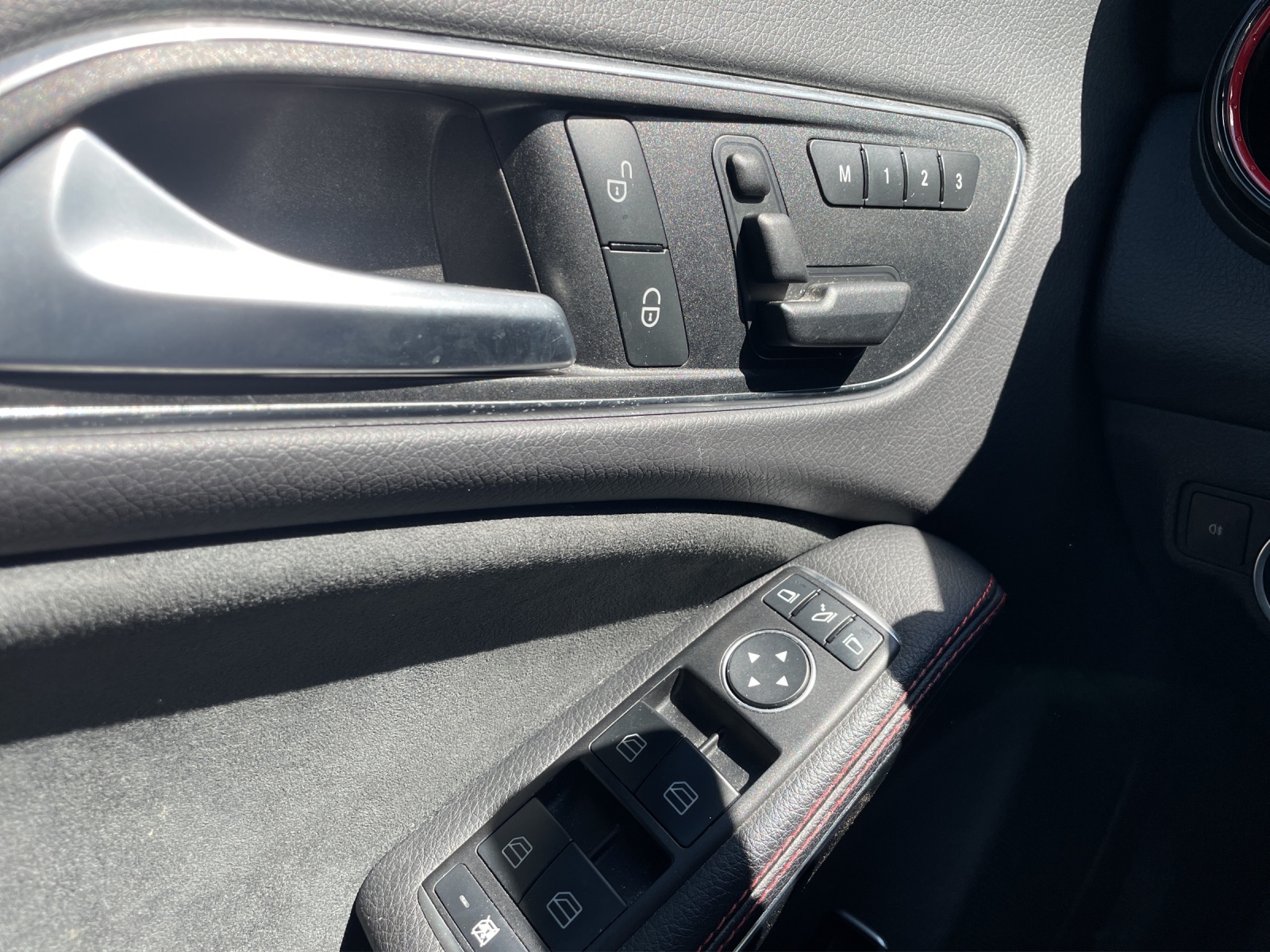 MERCEDES-BENZ CLA 45 AMG 4Matic Speedshift-image-17