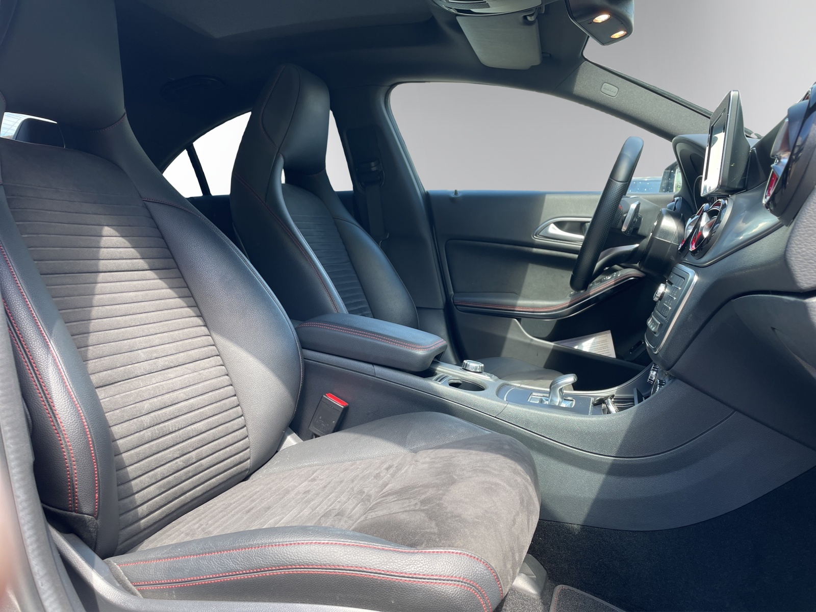 MERCEDES-BENZ CLA 45 AMG 4Matic Speedshift-image-8