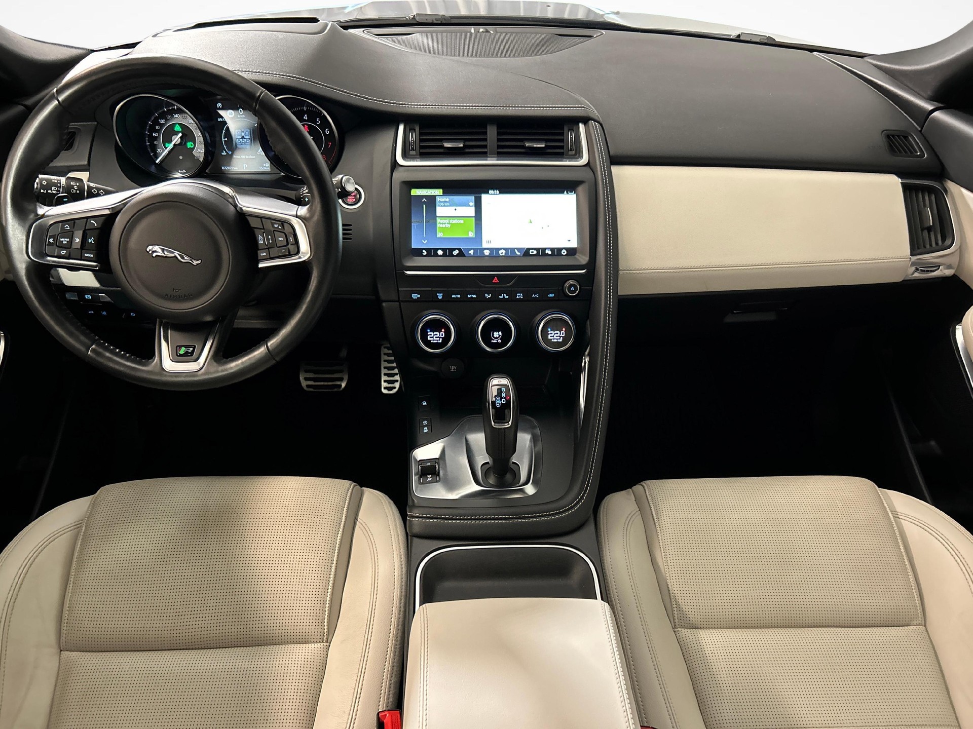 JAGUAR E-Pace 2.0 T 200 R-Dynamic S AWD-image-6