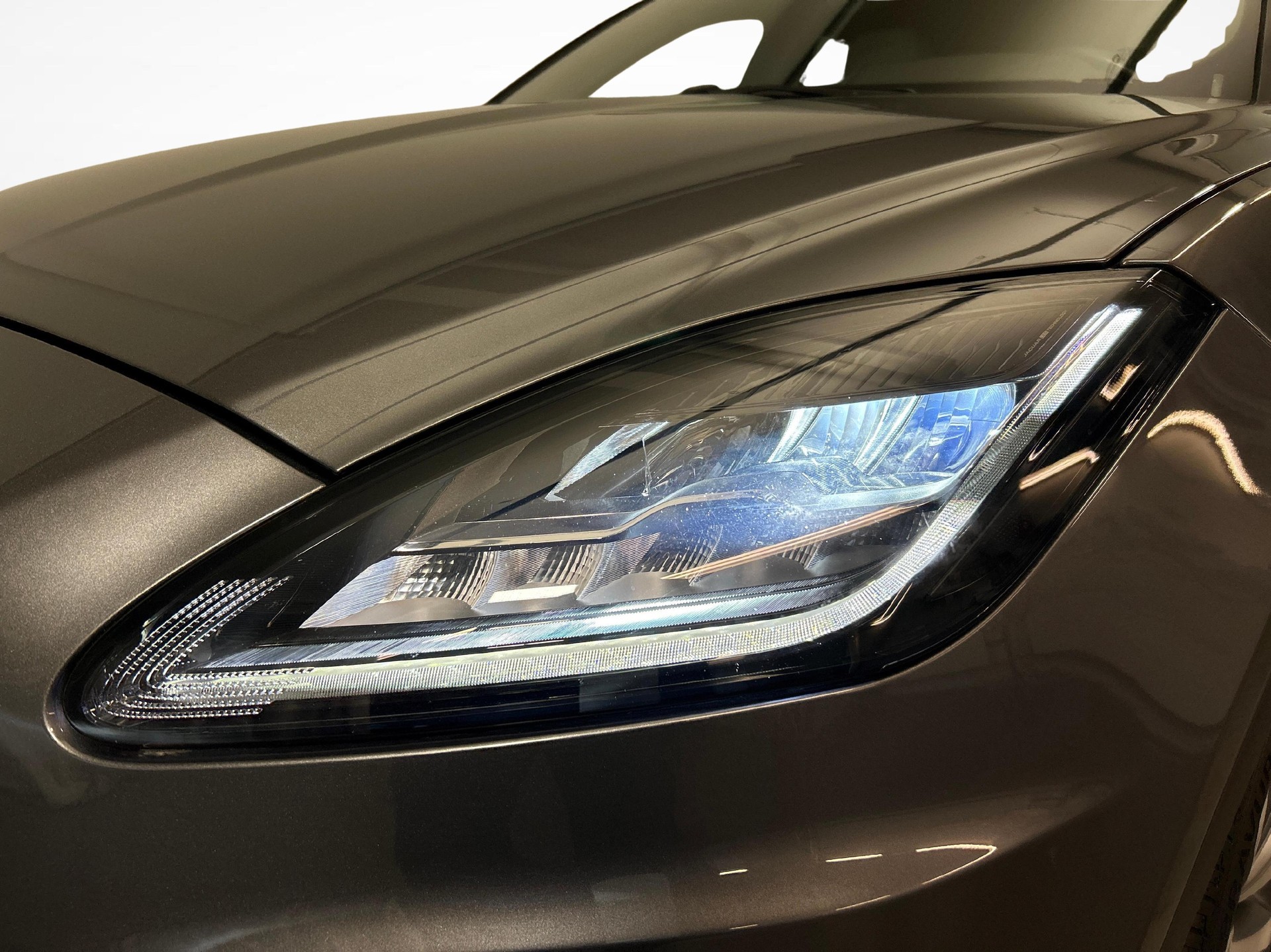 JAGUAR E-Pace 2.0 T 200 R-Dynamic S AWD-image-14