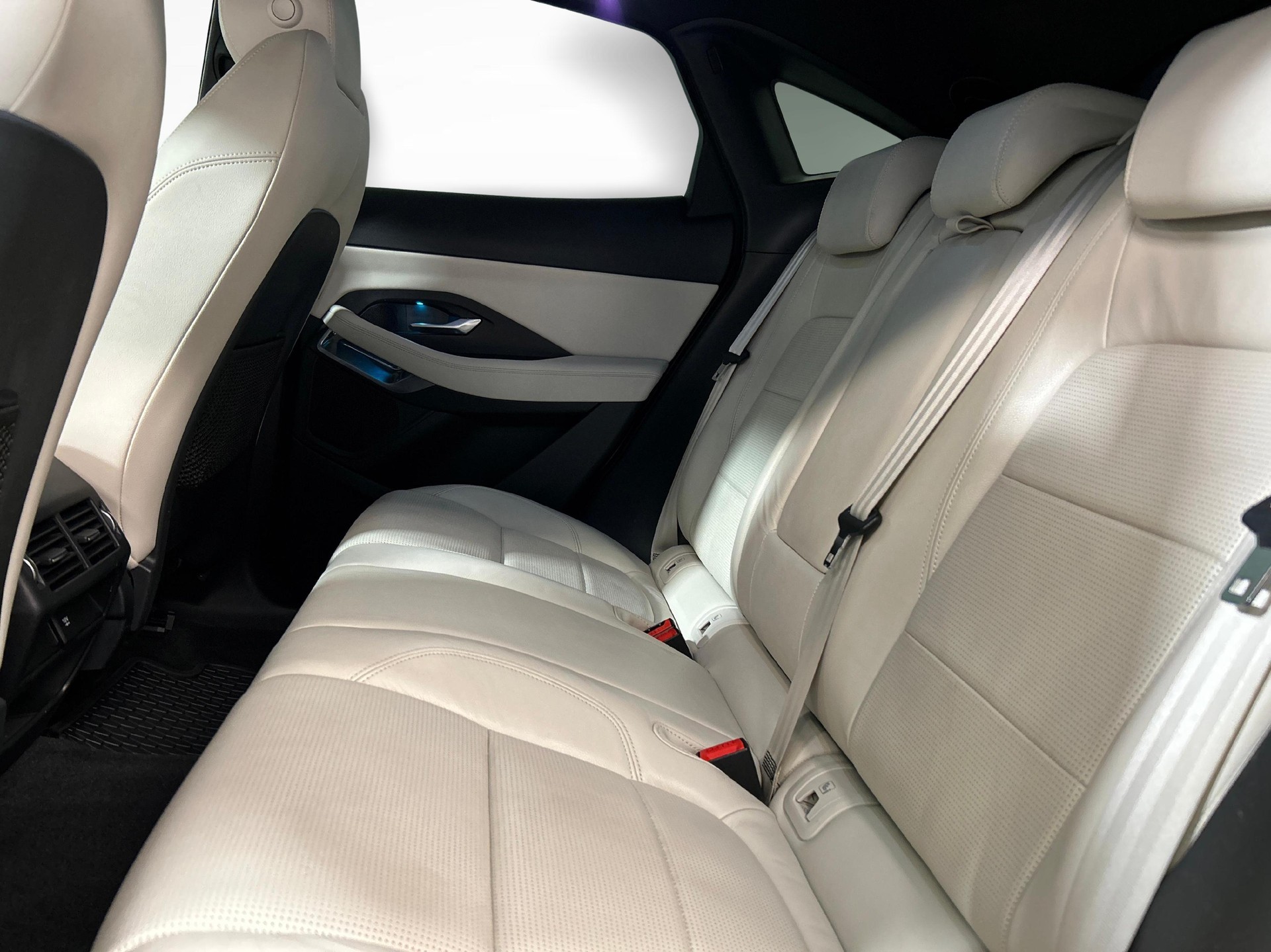 JAGUAR E-Pace 2.0 T 200 R-Dynamic S AWD-image-3