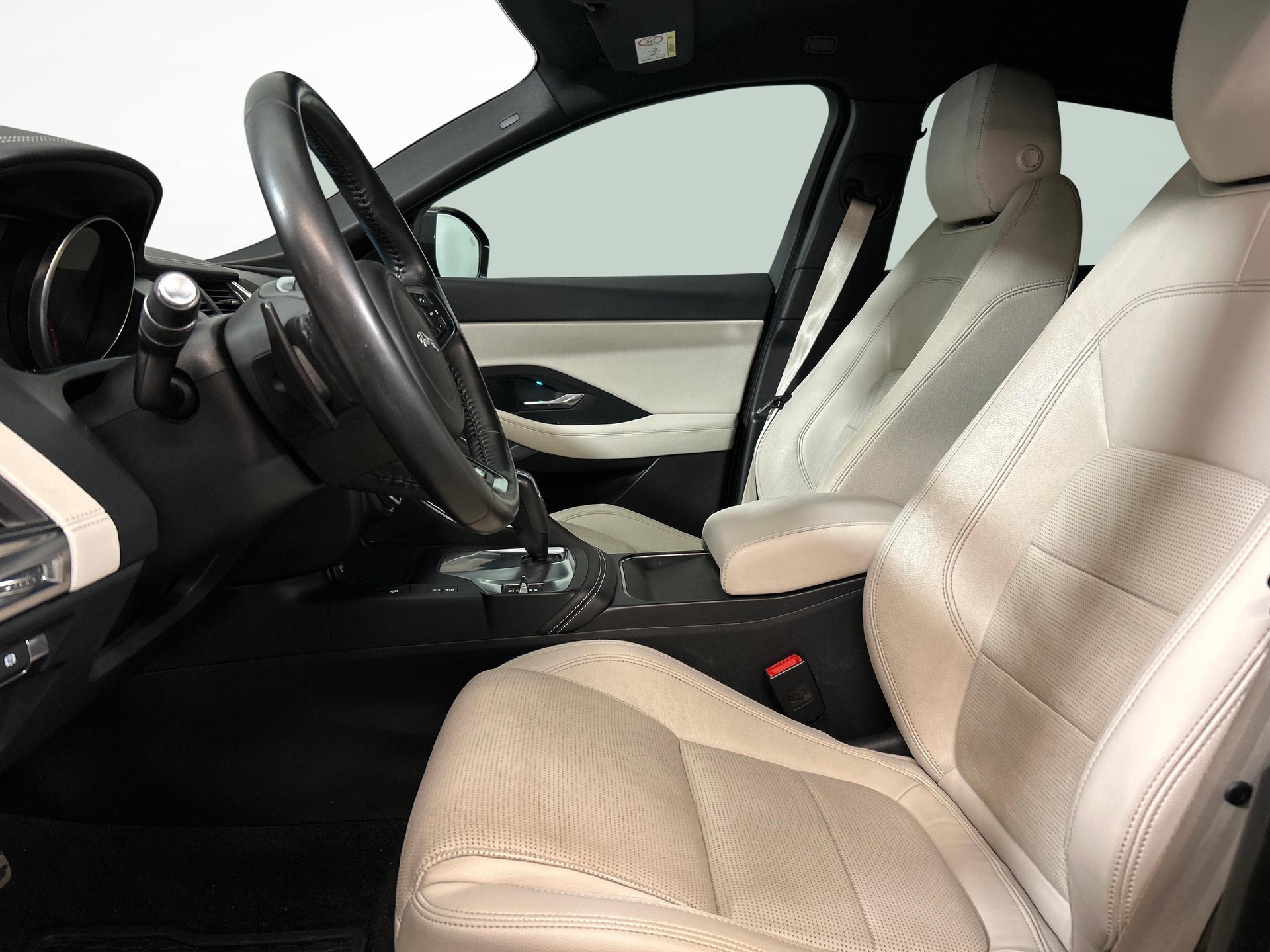 JAGUAR E-Pace 2.0 T 200 R-Dynamic S AWD-image-2