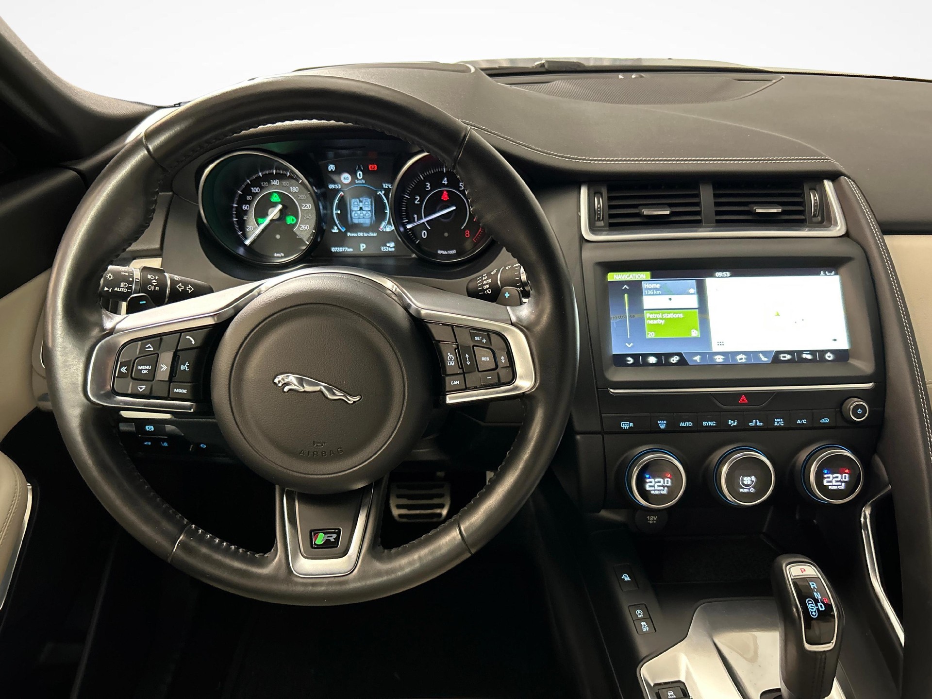 JAGUAR E-Pace 2.0 T 200 R-Dynamic S AWD-image-5