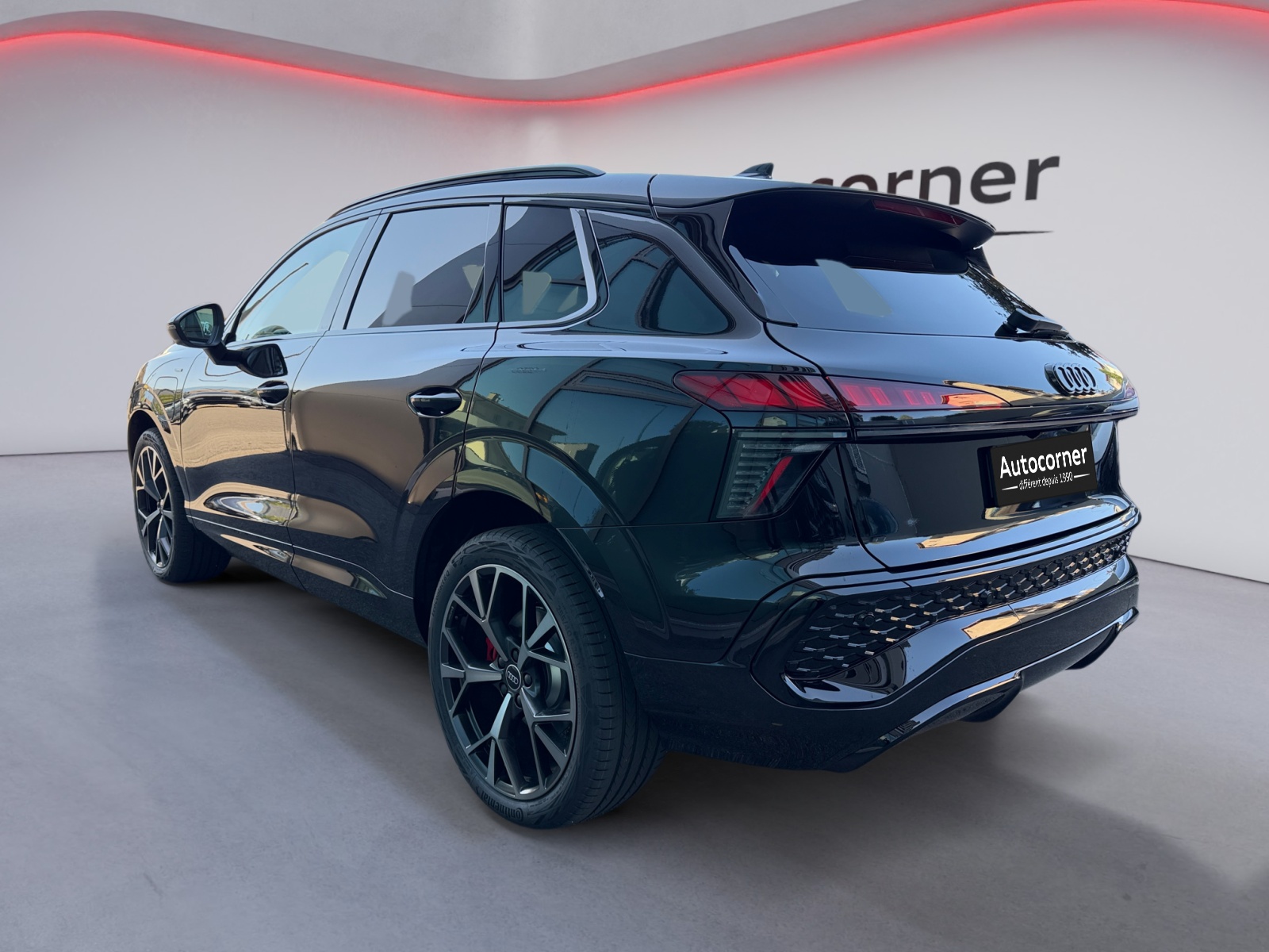 AUDI Q3 SUV e-hybrid 200 kW S tronig-image-2