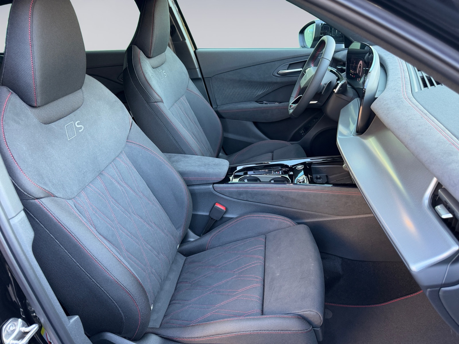 AUDI Q3 SUV e-hybrid 200 kW S tronig-image-12