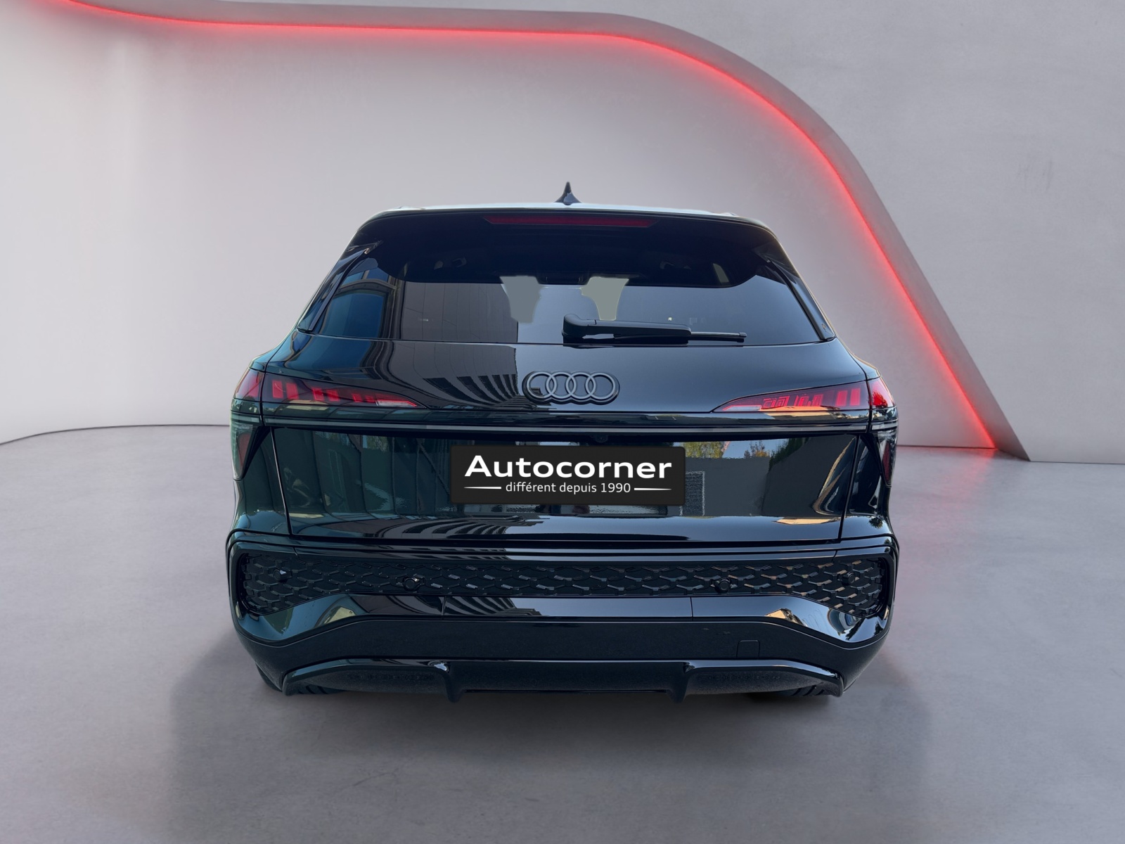 AUDI Q3 SUV e-hybrid 200 kW S tronig-image-3