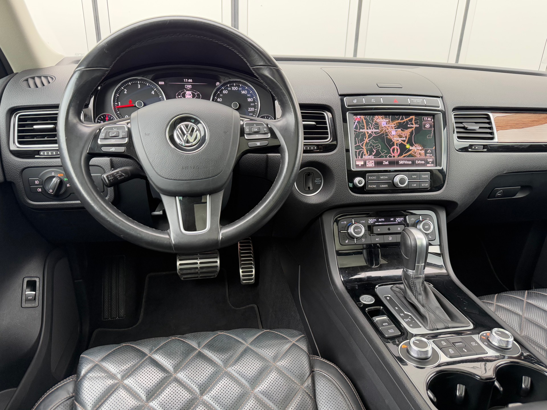 VW Touareg 3.0 TDI BMT Executive Edition Tiptronic-image-6