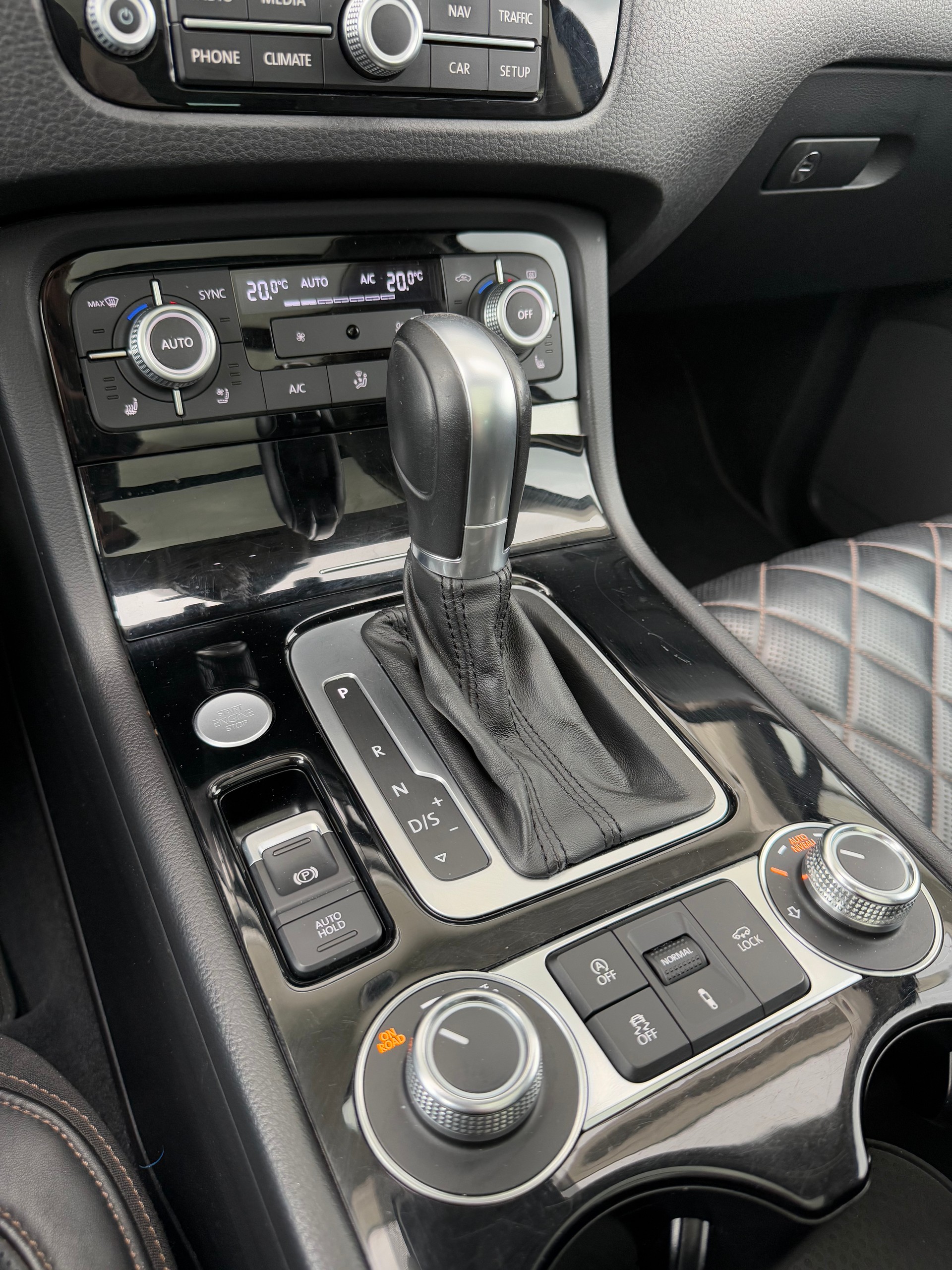 VW Touareg 3.0 TDI BMT Executive Edition Tiptronic-image-7
