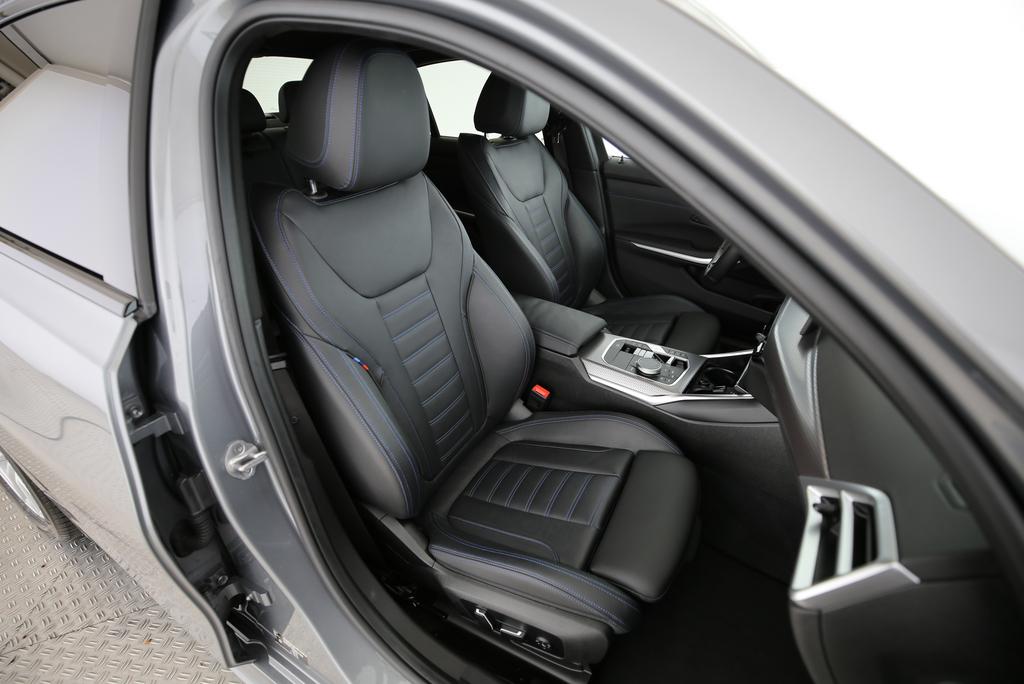 BMW 320d xDrive-image-13
