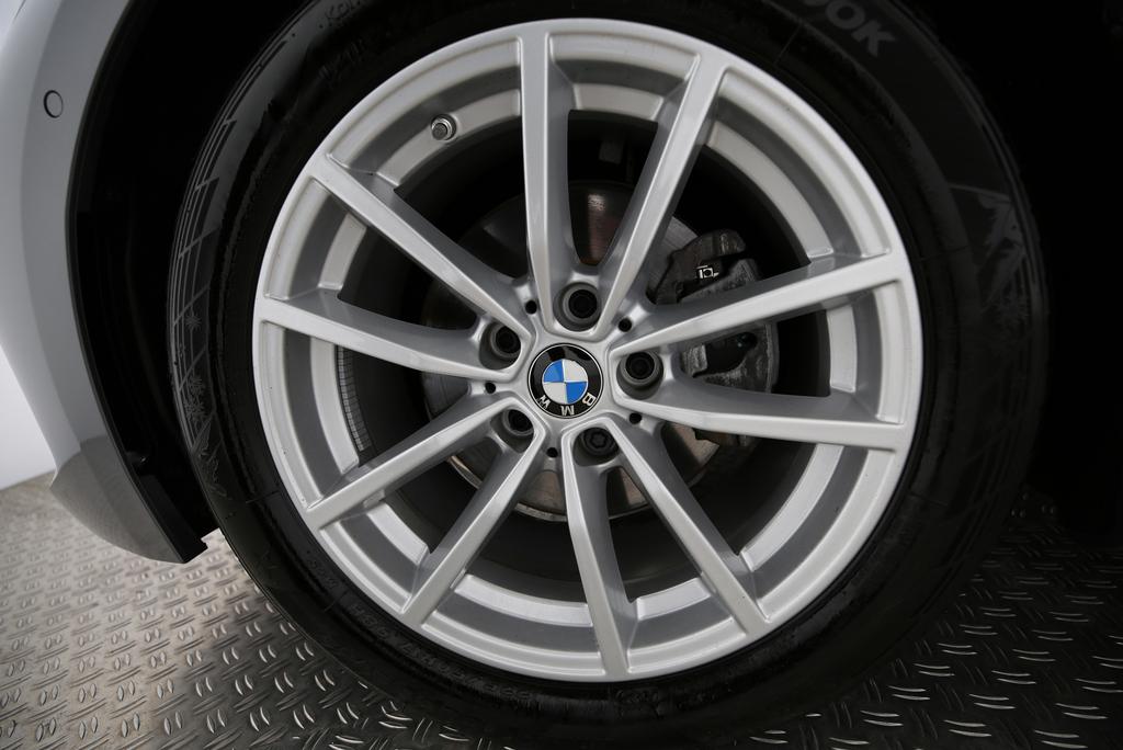BMW 320d xDrive-image-17