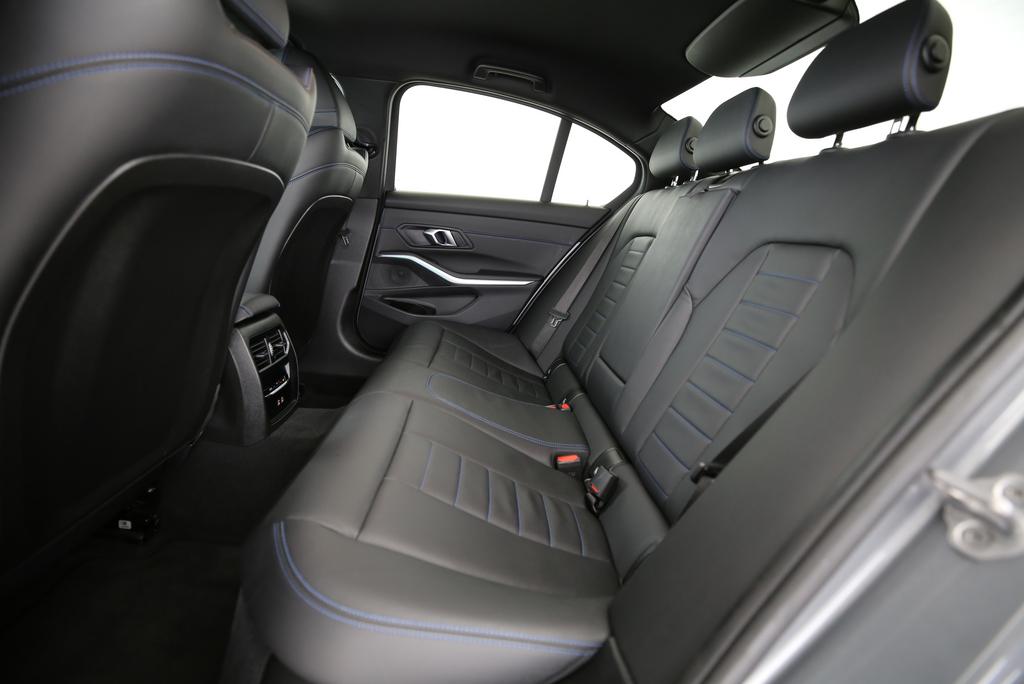 BMW 320d xDrive-image-12