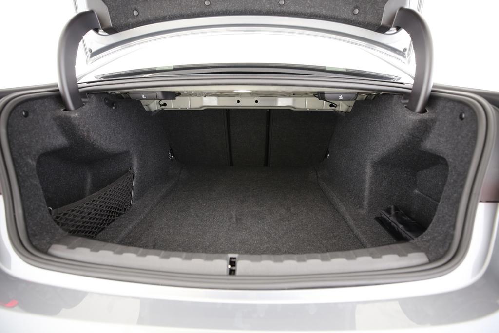 BMW 320d xDrive-image-14