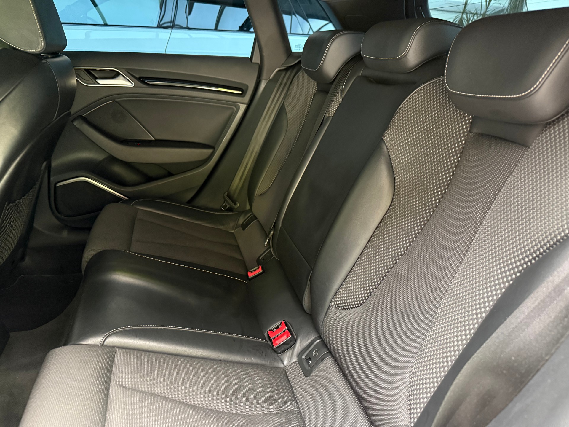AUDI A3 Sportback 1.4 TFSI Ambition S-tronic-image-11