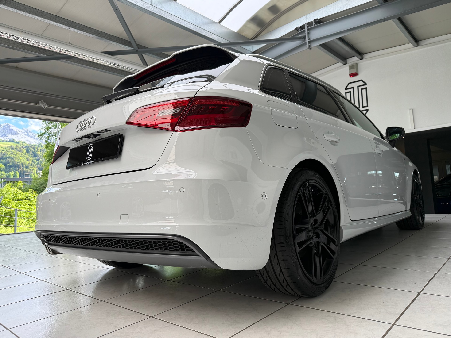 AUDI A3 Sportback 1.4 TFSI Ambition S-tronic-image-4