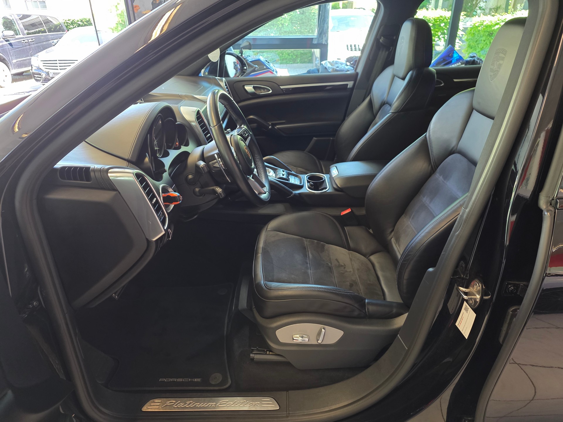 PORSCHE Cayenne S 4.2 V8 TDI Platinum Edition ''alle Service bei Porsche gemacht''-image-3