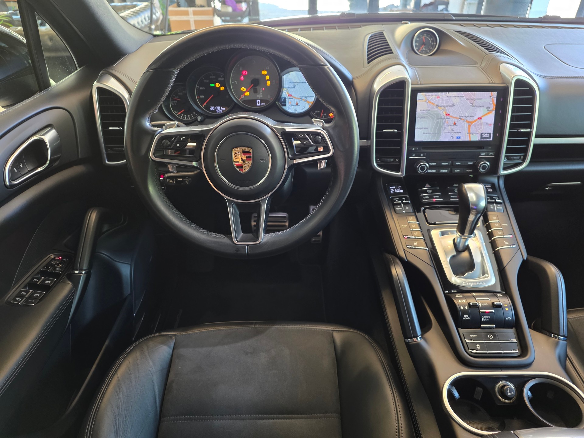 PORSCHE Cayenne S 4.2 V8 TDI Platinum Edition ''alle Service bei Porsche gemacht''-image-7