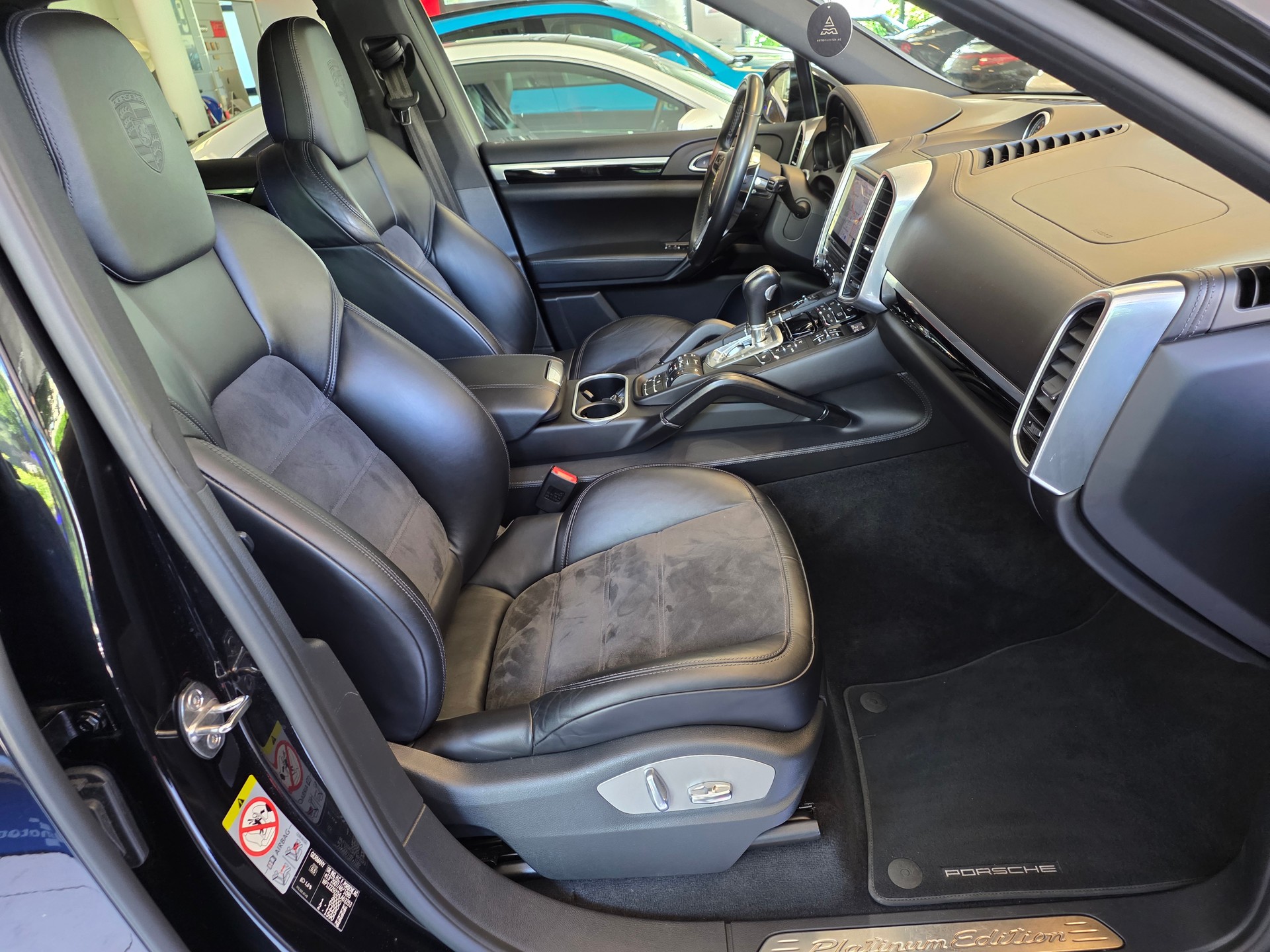 PORSCHE Cayenne S 4.2 V8 TDI Platinum Edition ''alle Service bei Porsche gemacht''-image-9