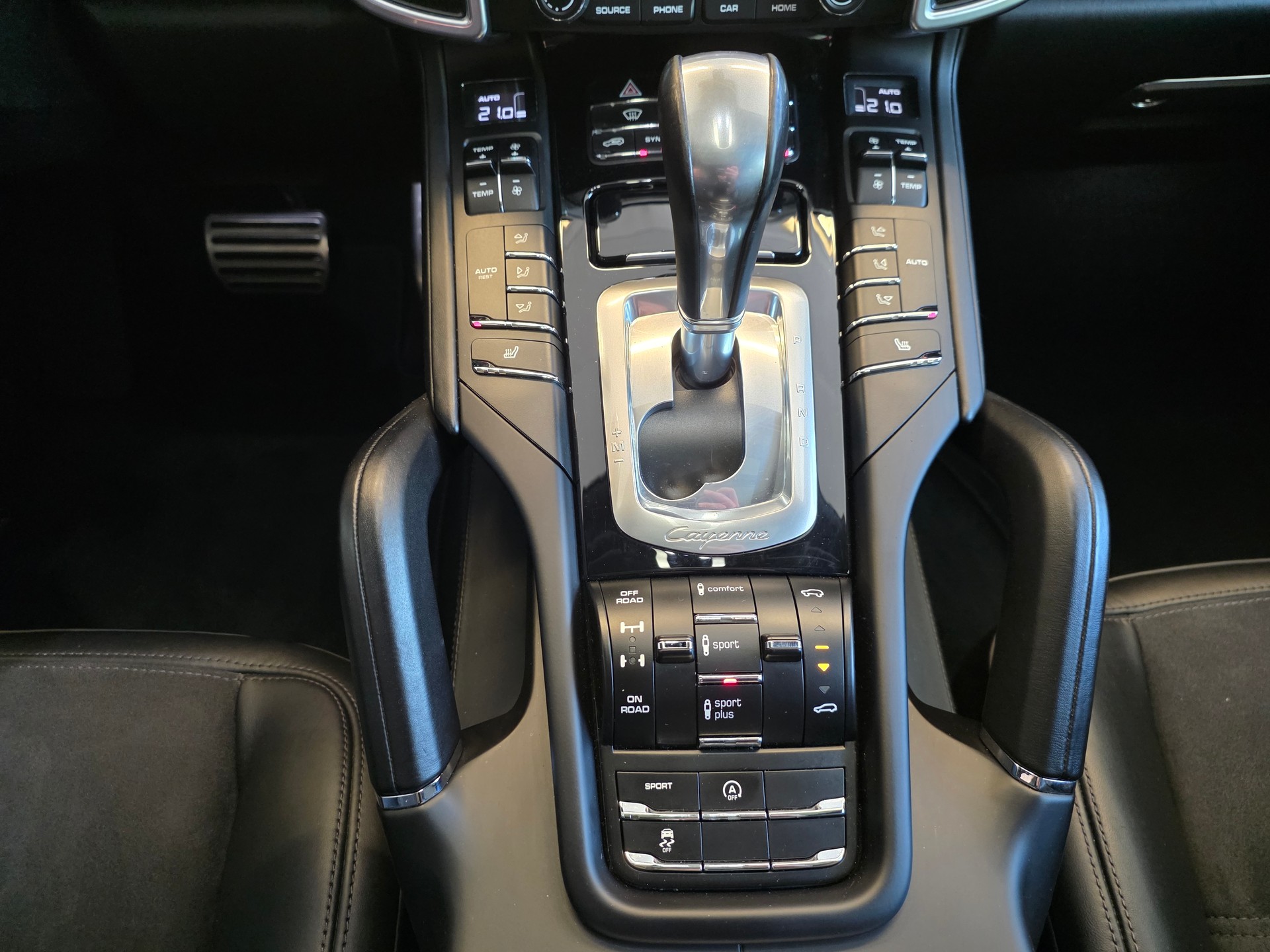 PORSCHE Cayenne S 4.2 V8 TDI Platinum Edition ''alle Service bei Porsche gemacht''-image-8