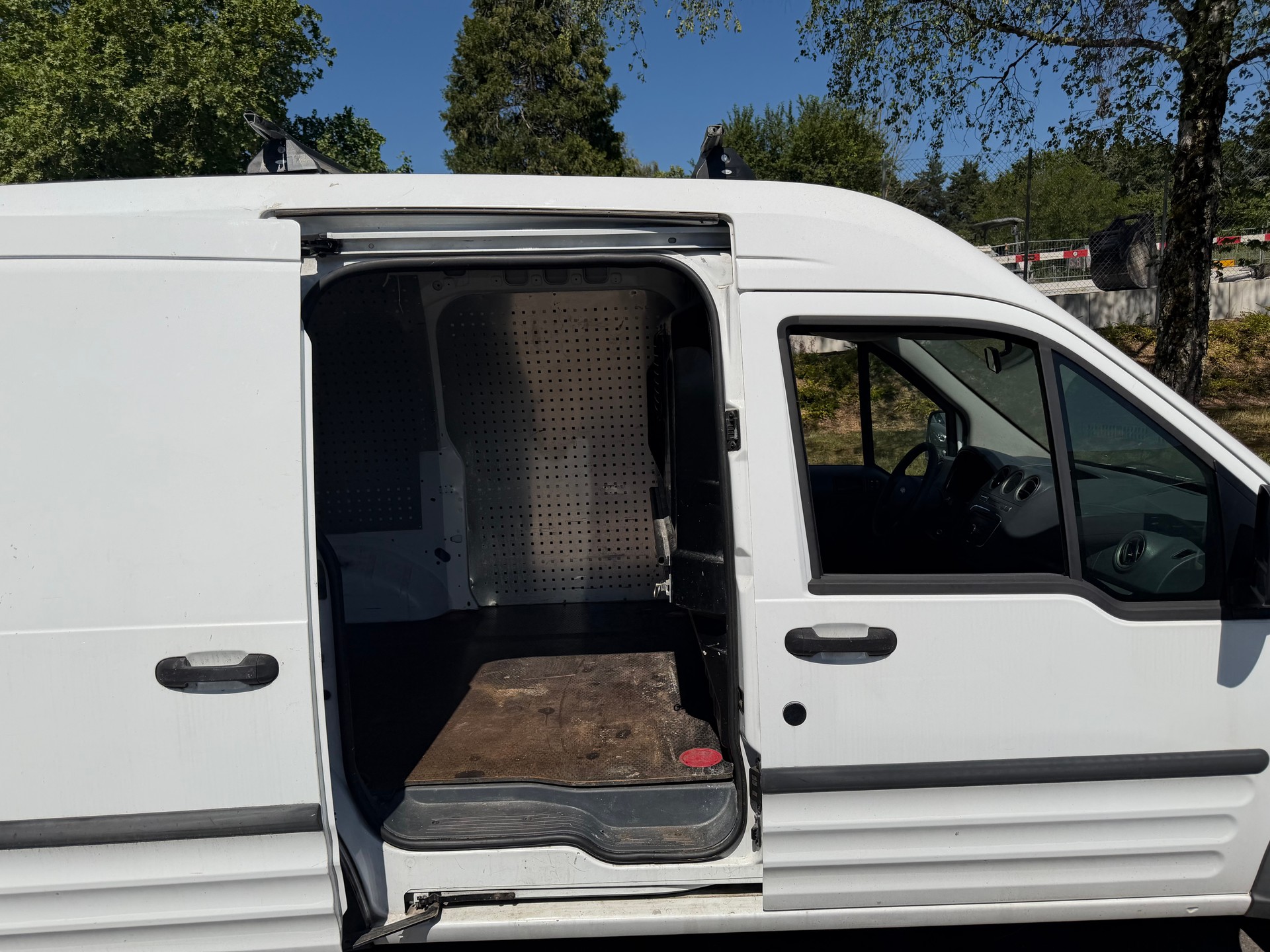 FORD Transit Connect Van T230 1.8 TDCi L Trend-image-8