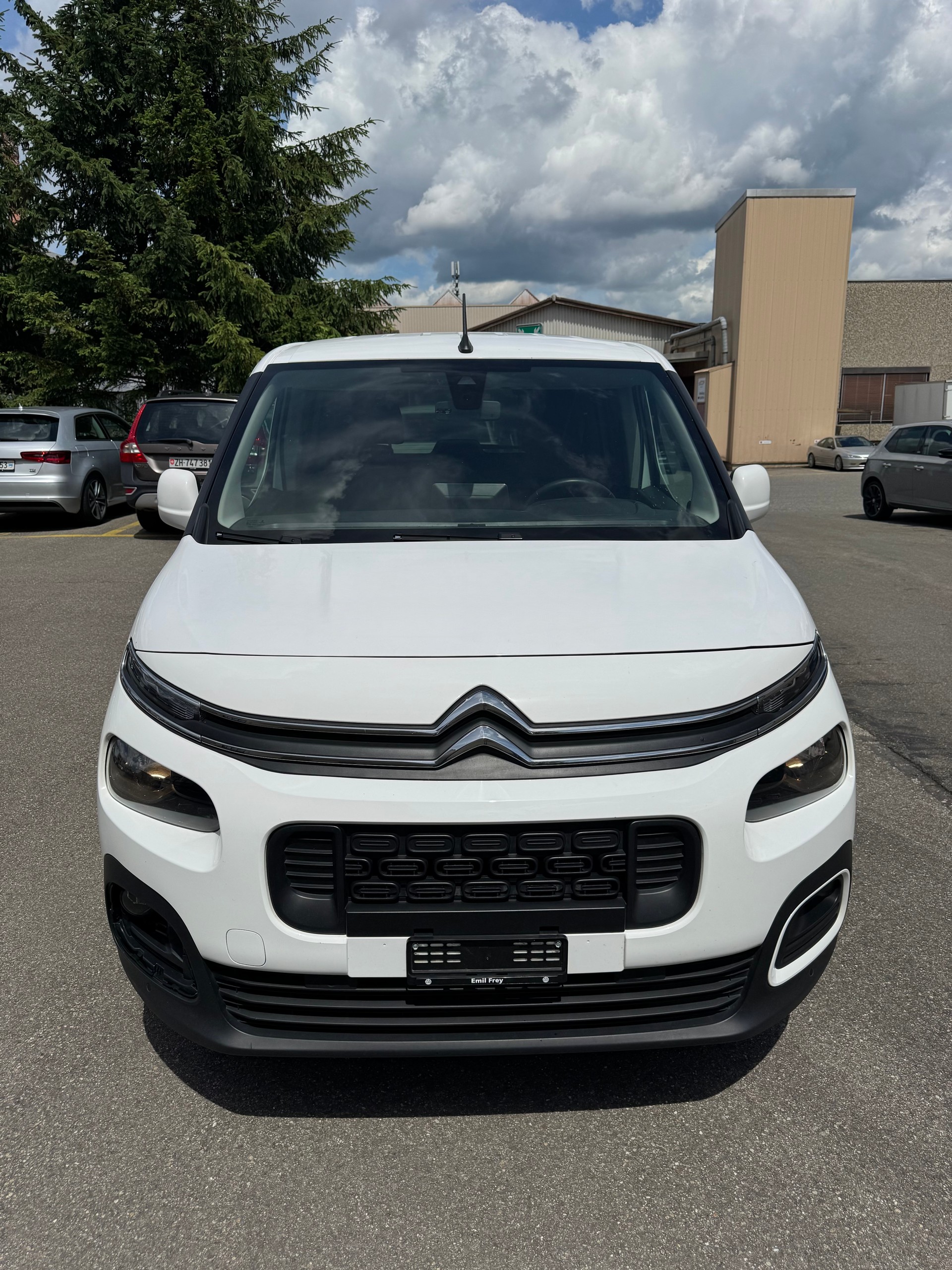 CITROEN Berlingo XL 1.5 BlueHDi Feel EAT8-image-5