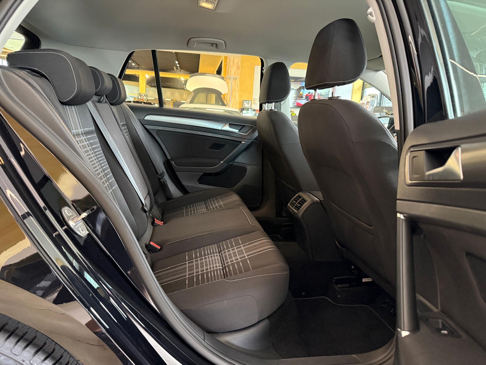 VW Golf 1.4 TSI Lounge DSG-image-17