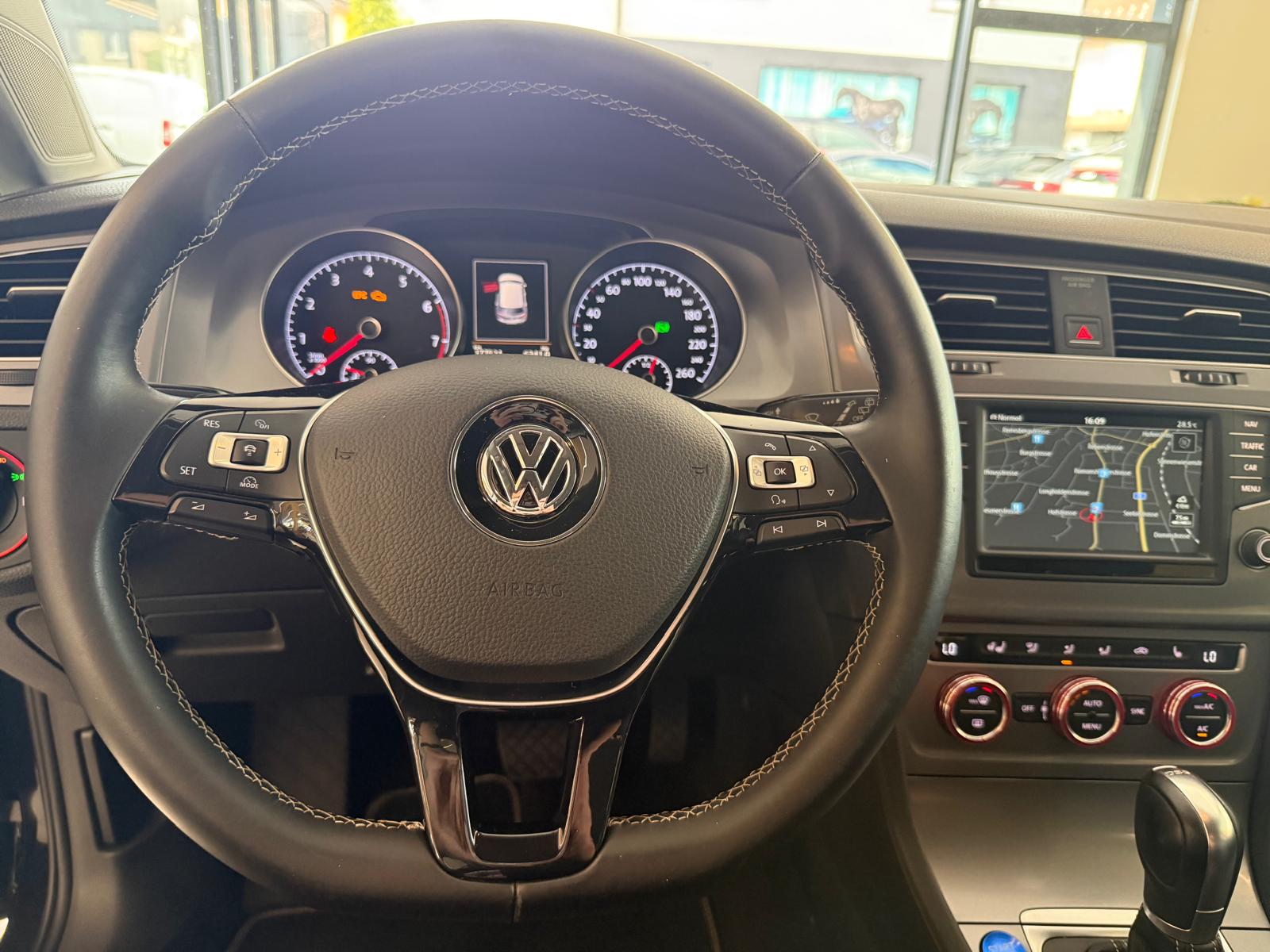 VW Golf 1.4 TSI Lounge DSG-image-12