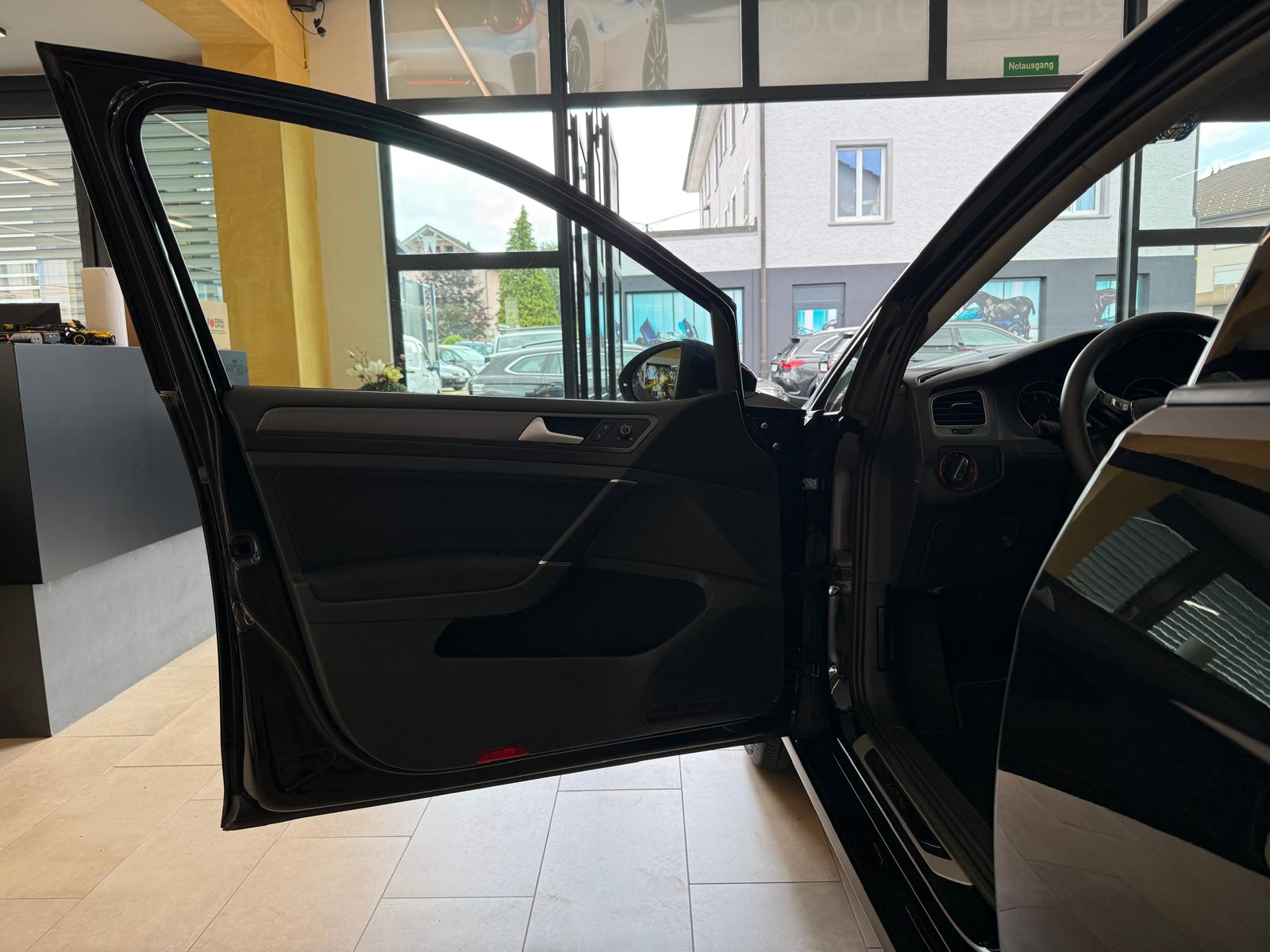 VW Golf 1.4 TSI Lounge DSG-image-9