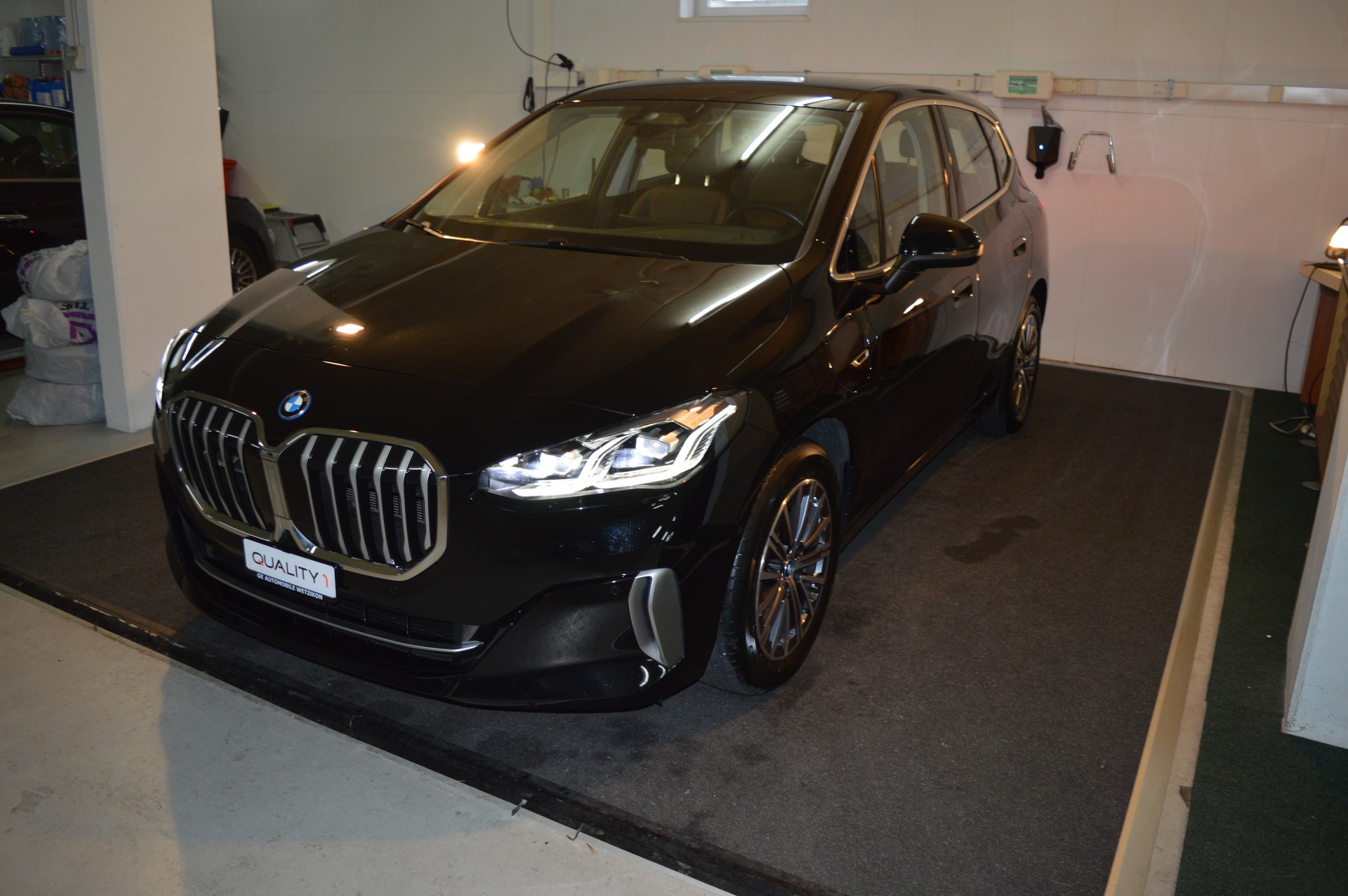 BMW 225e xDrive Active Tourer Luxury Line-image-0