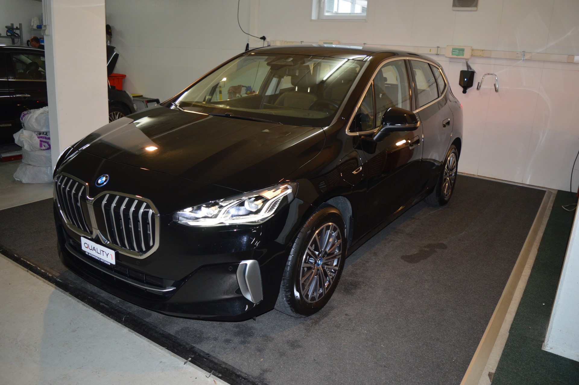 BMW 225e xDrive Active Tourer Luxury Line-image-1